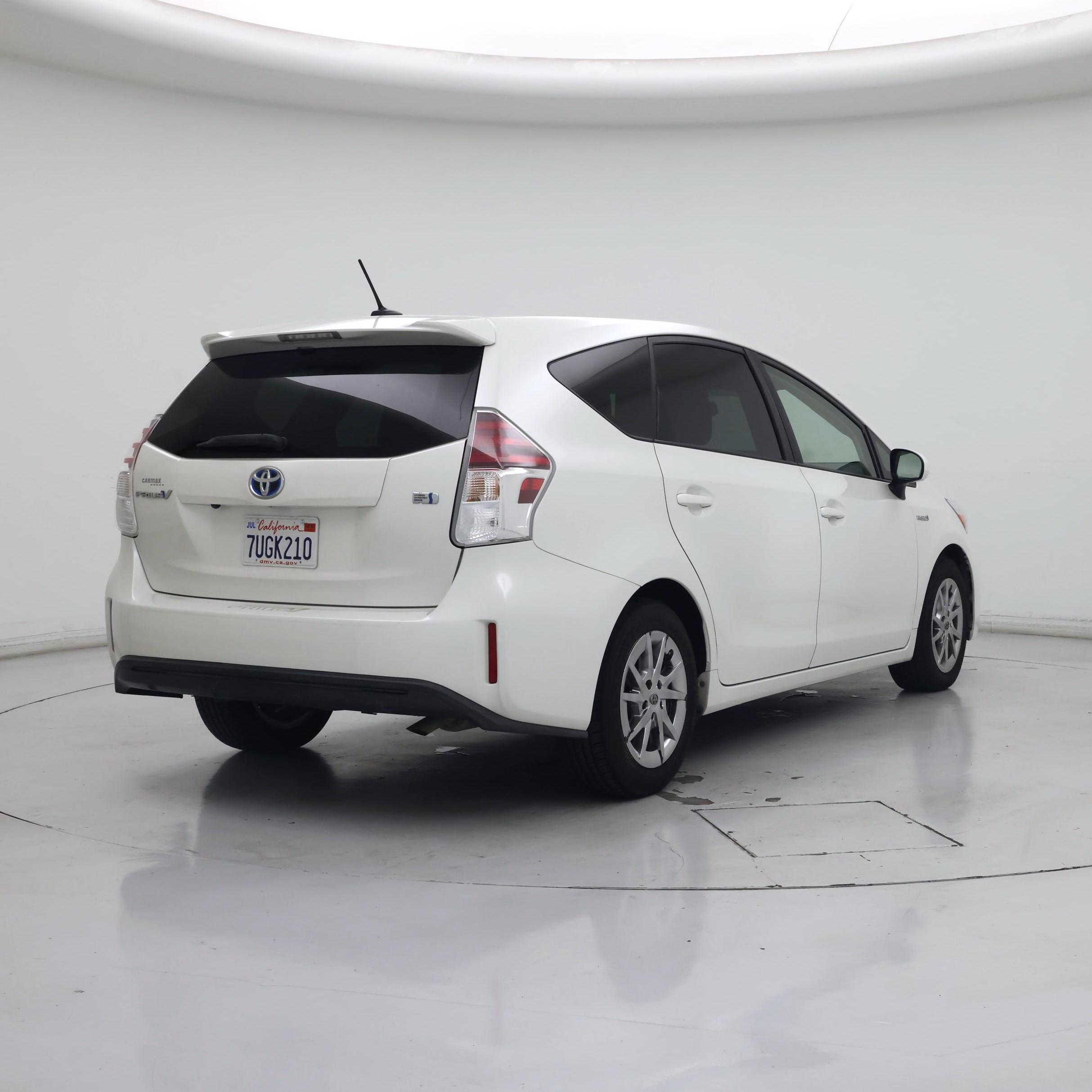 Thumbnail: 2016 Toyota Prius v - 8