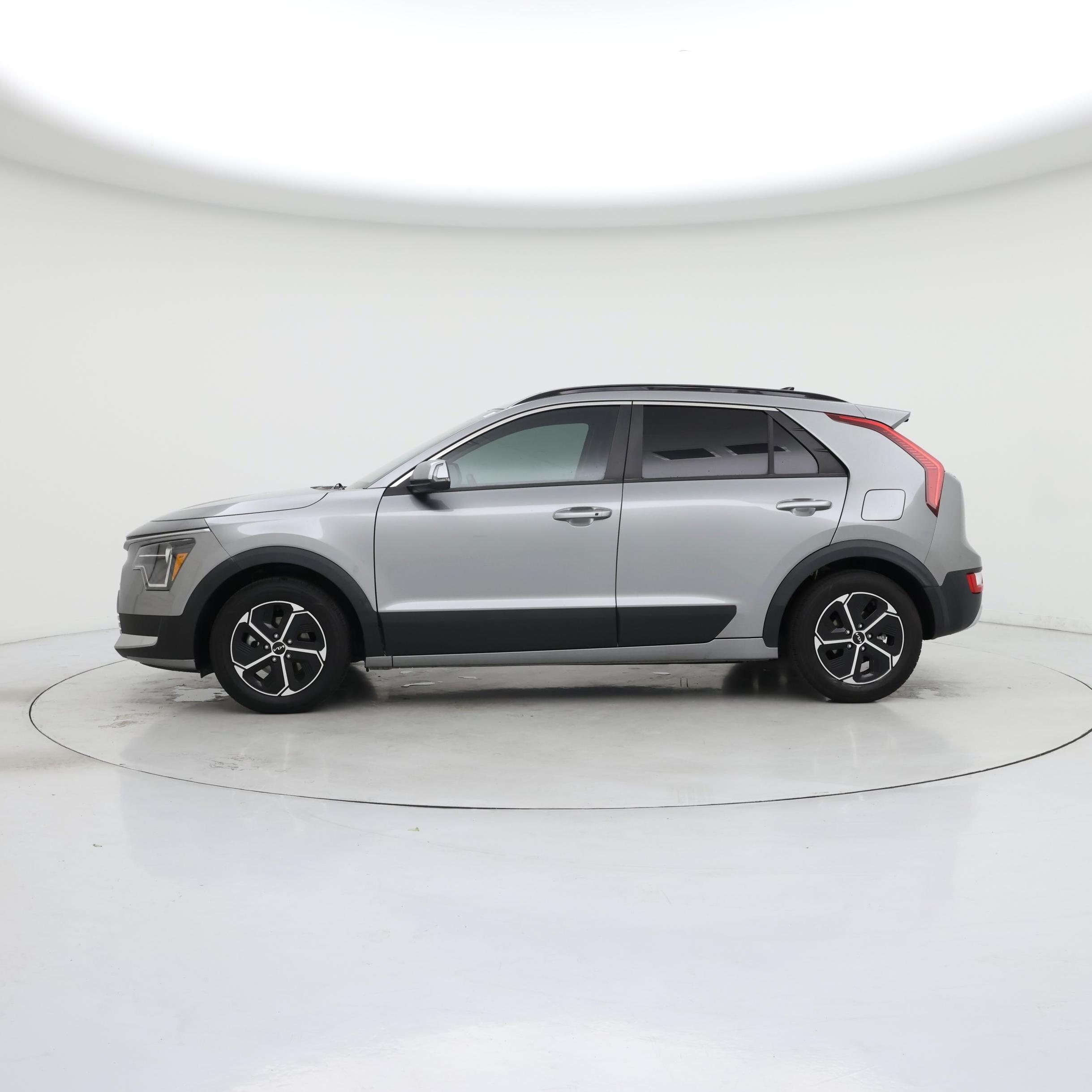Thumbnail: 2023 Kia Niro - 3