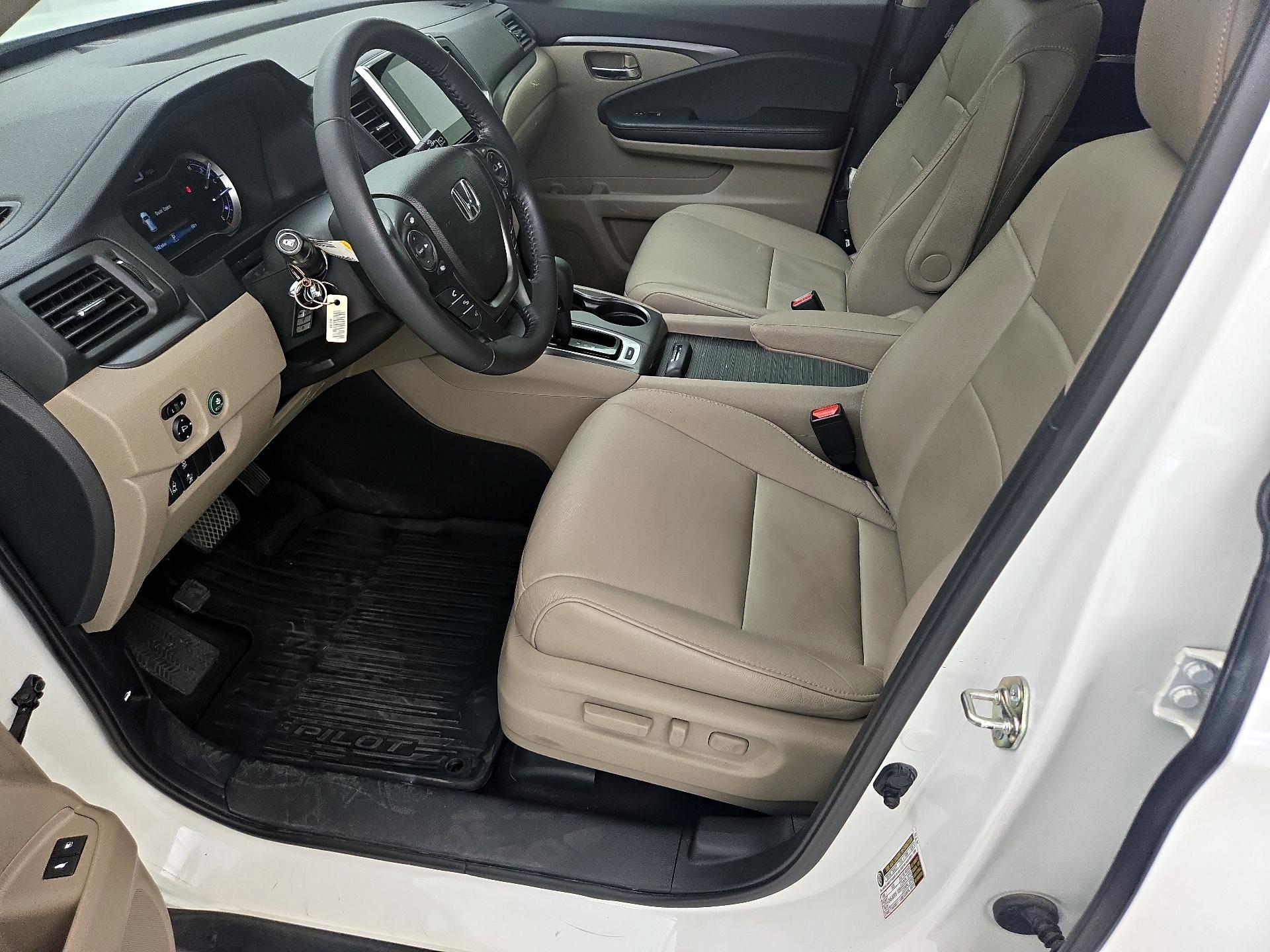 Thumbnail: 2017 Honda Pilot - 9