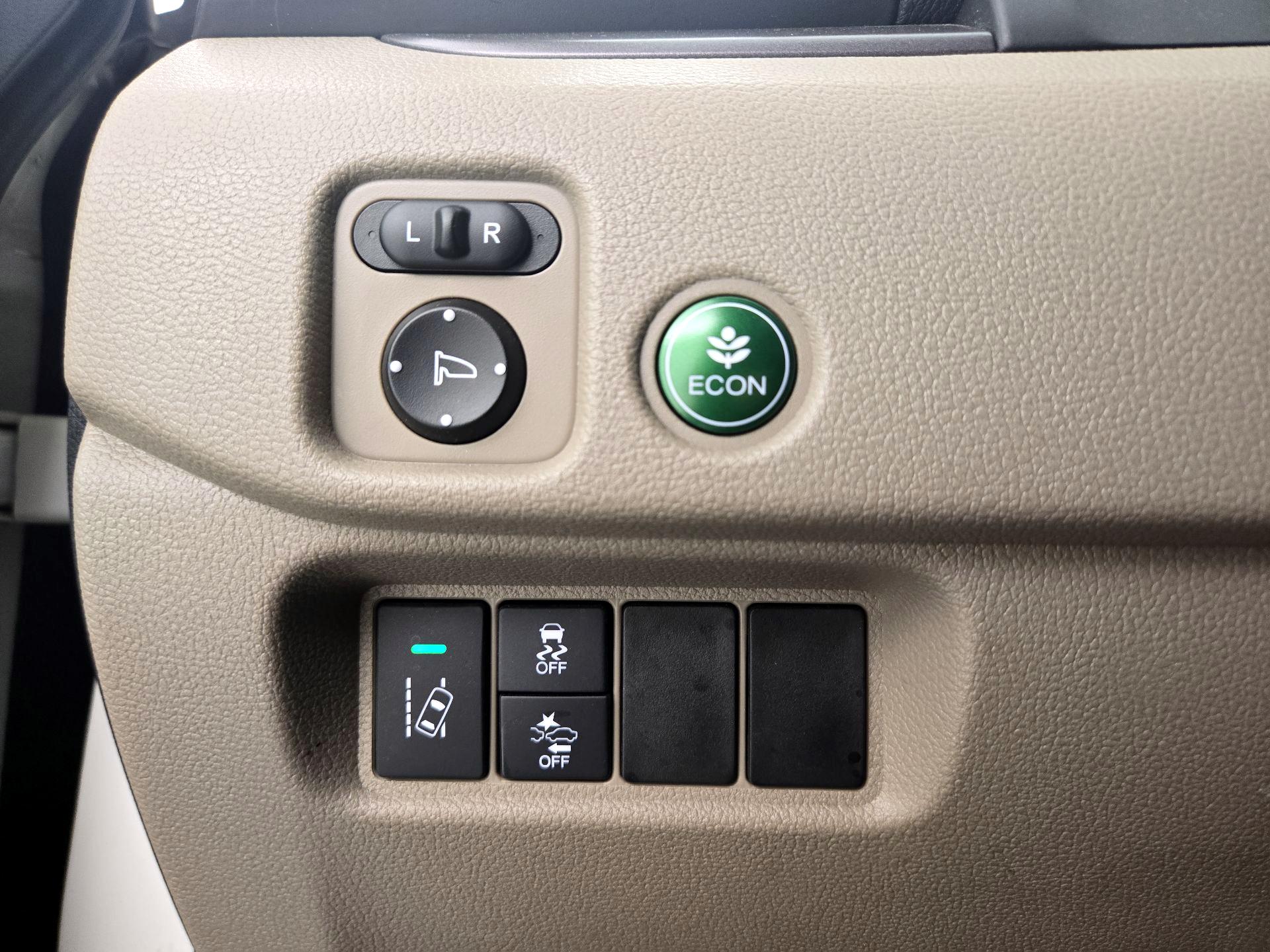 Thumbnail: 2017 Honda Pilot - 11