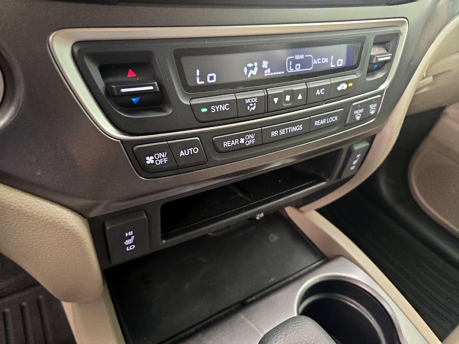 Thumbnail: 2017 Honda Pilot - 14