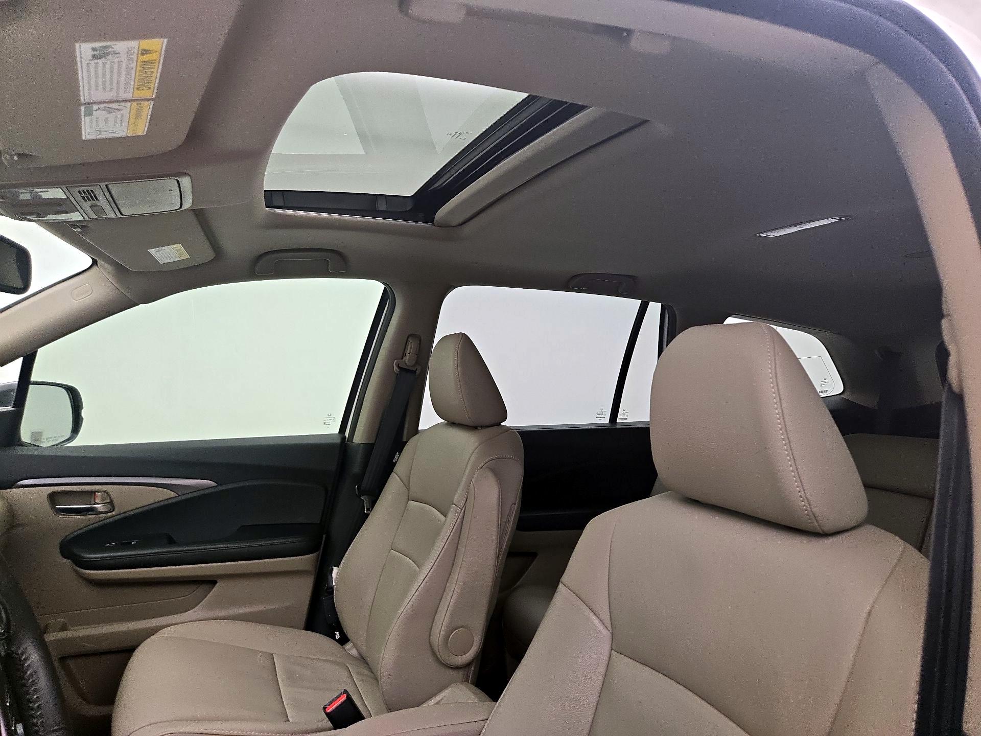 Thumbnail: 2017 Honda Pilot - 17