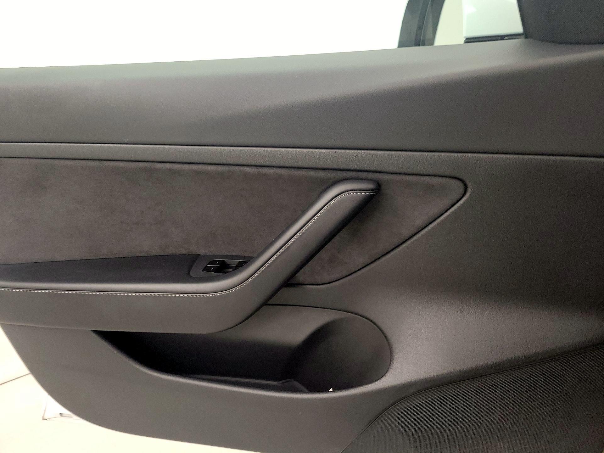 Thumbnail: 2021 Tesla Model 3 - 12
