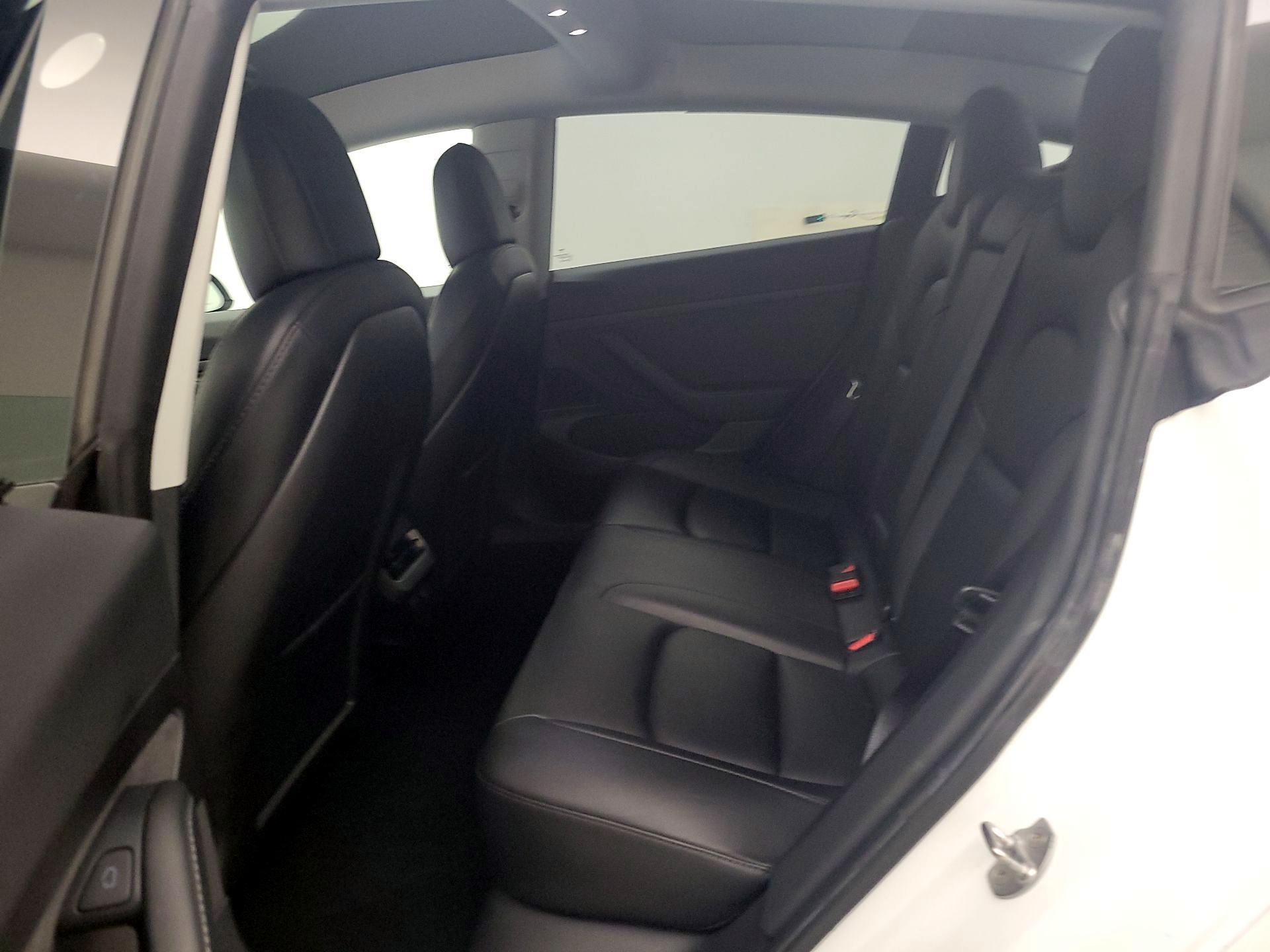 Thumbnail: 2021 Tesla Model 3 - 17