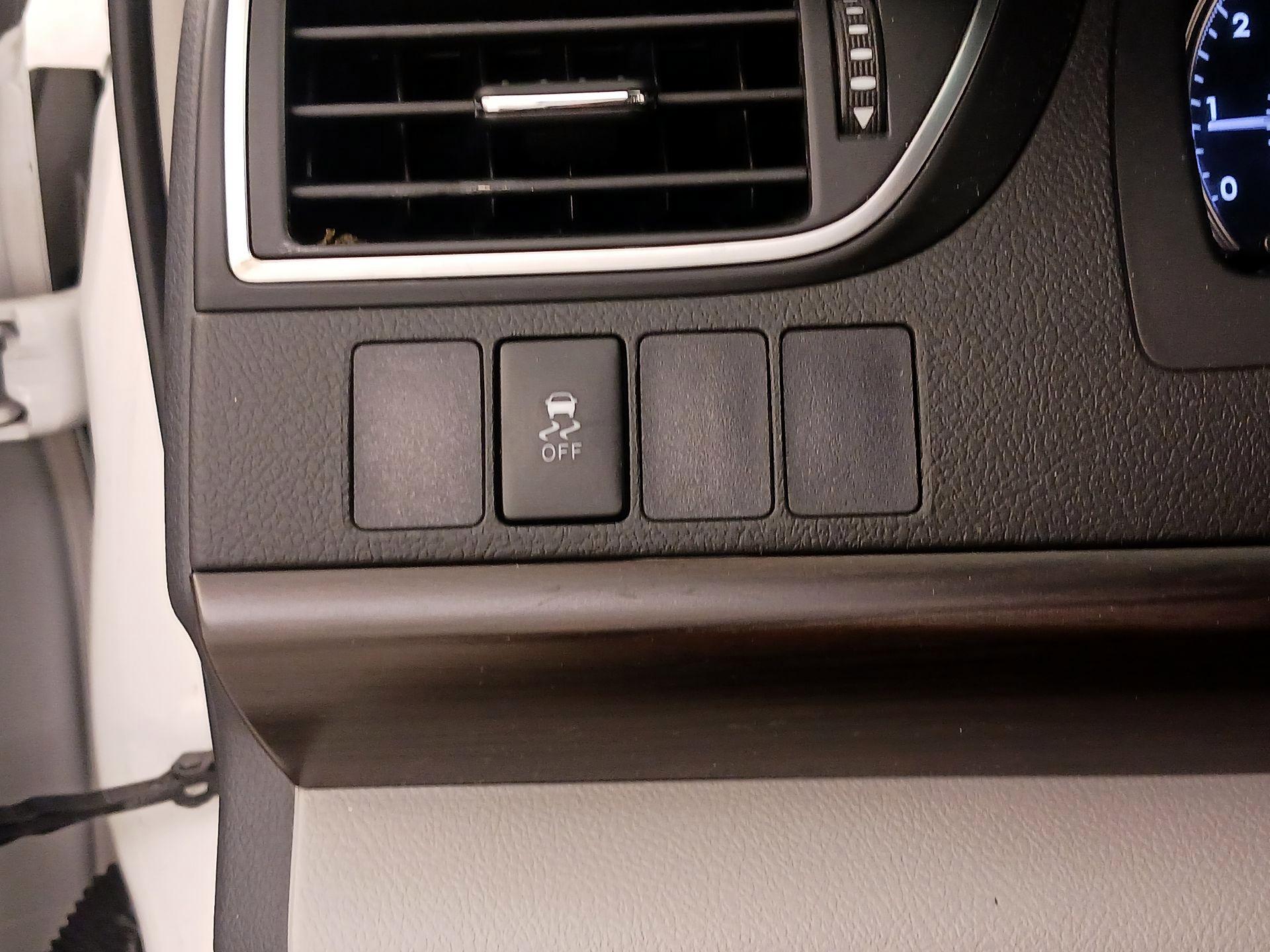 Thumbnail: 2015 Toyota Camry - 13