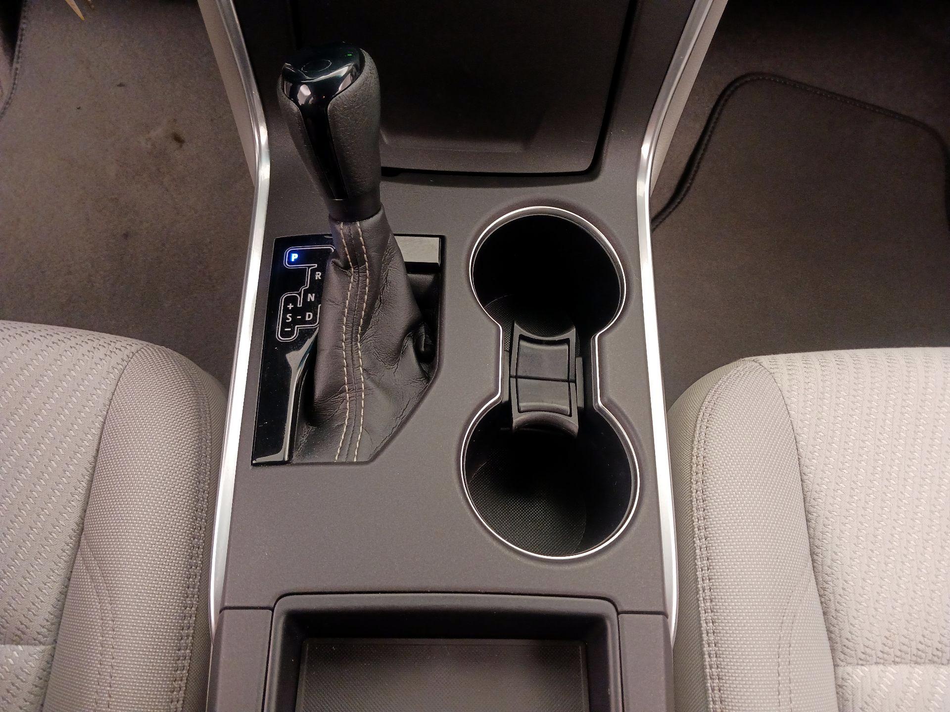 Thumbnail: 2015 Toyota Camry - 17