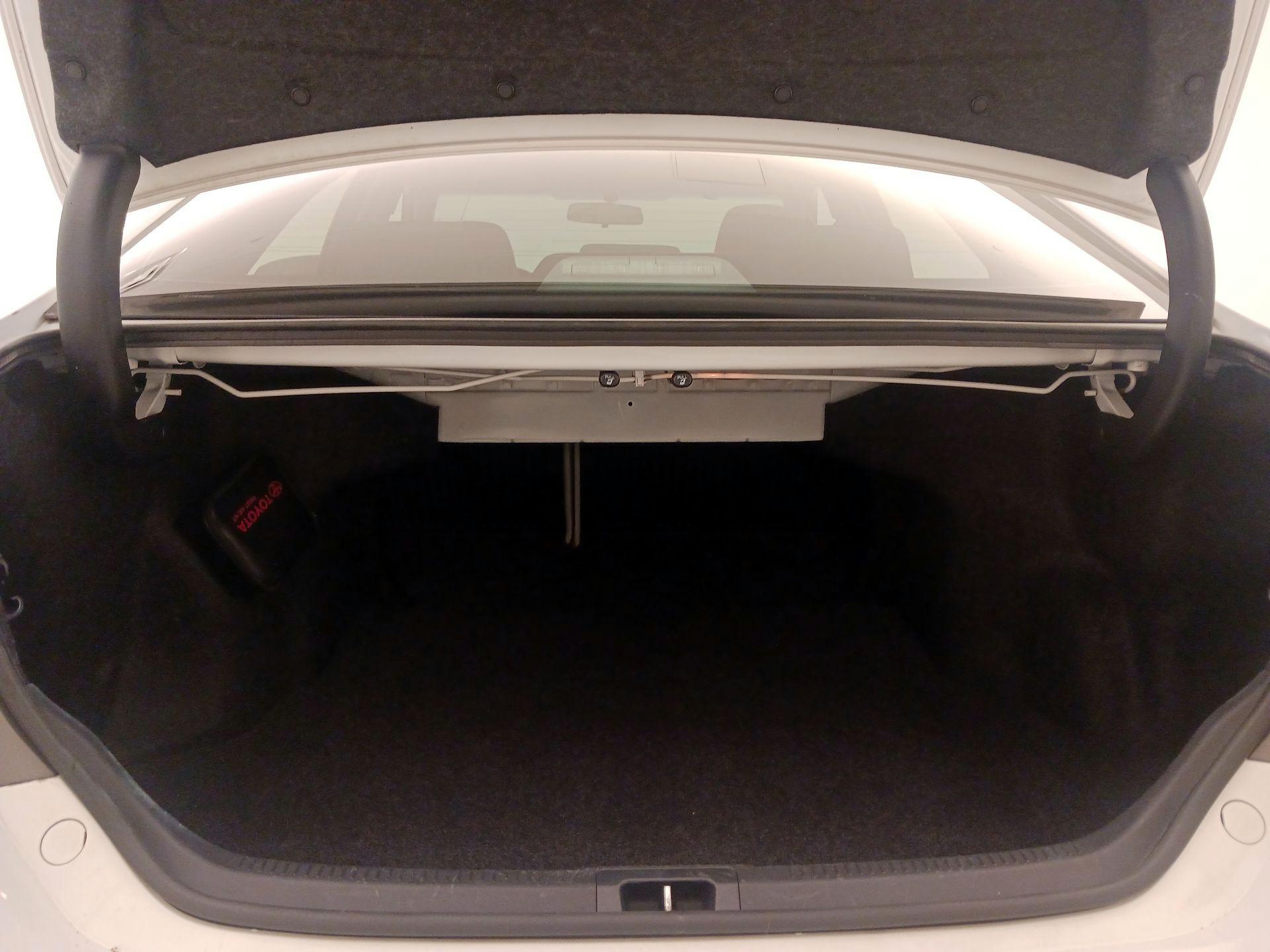 Thumbnail: 2015 Toyota Camry - 20