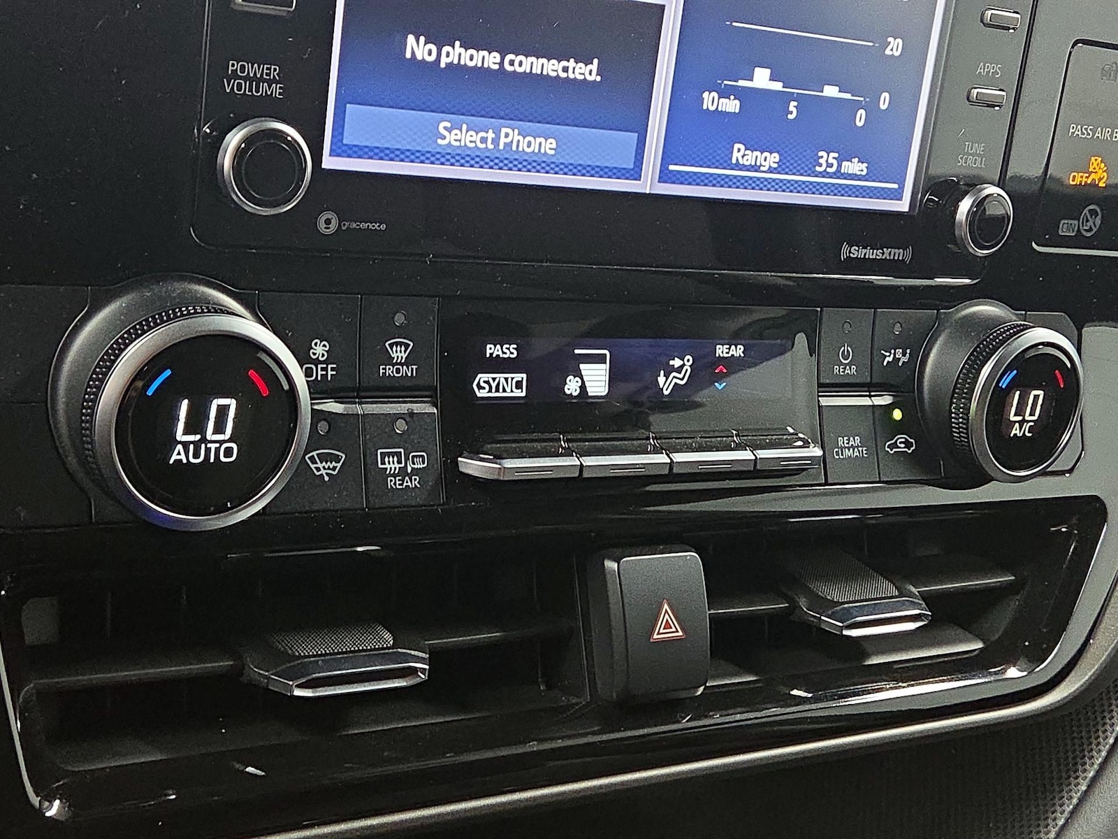 2021 Toyota Highlander L - Photo 17