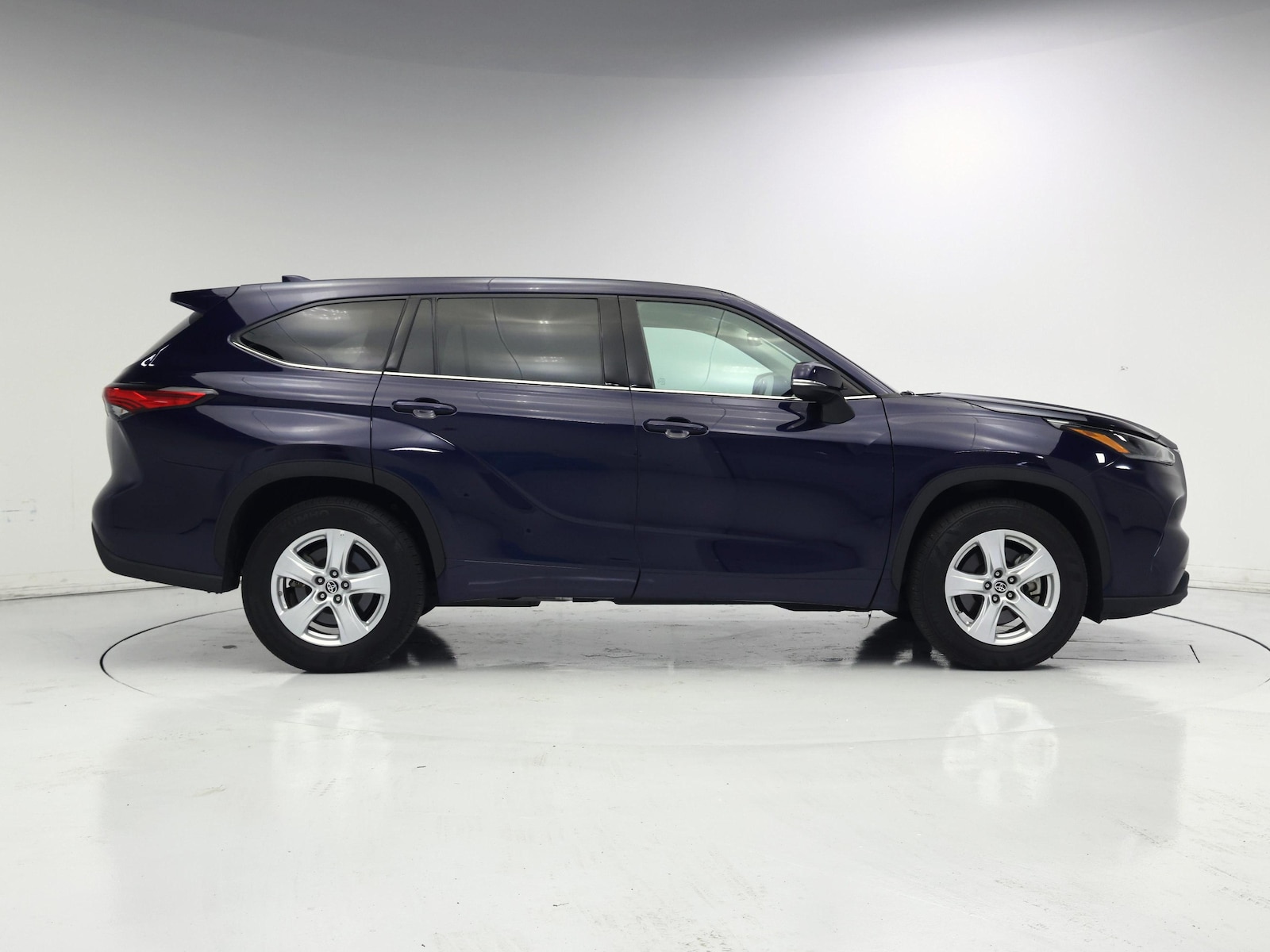 2021 Toyota Highlander L - Photo 8