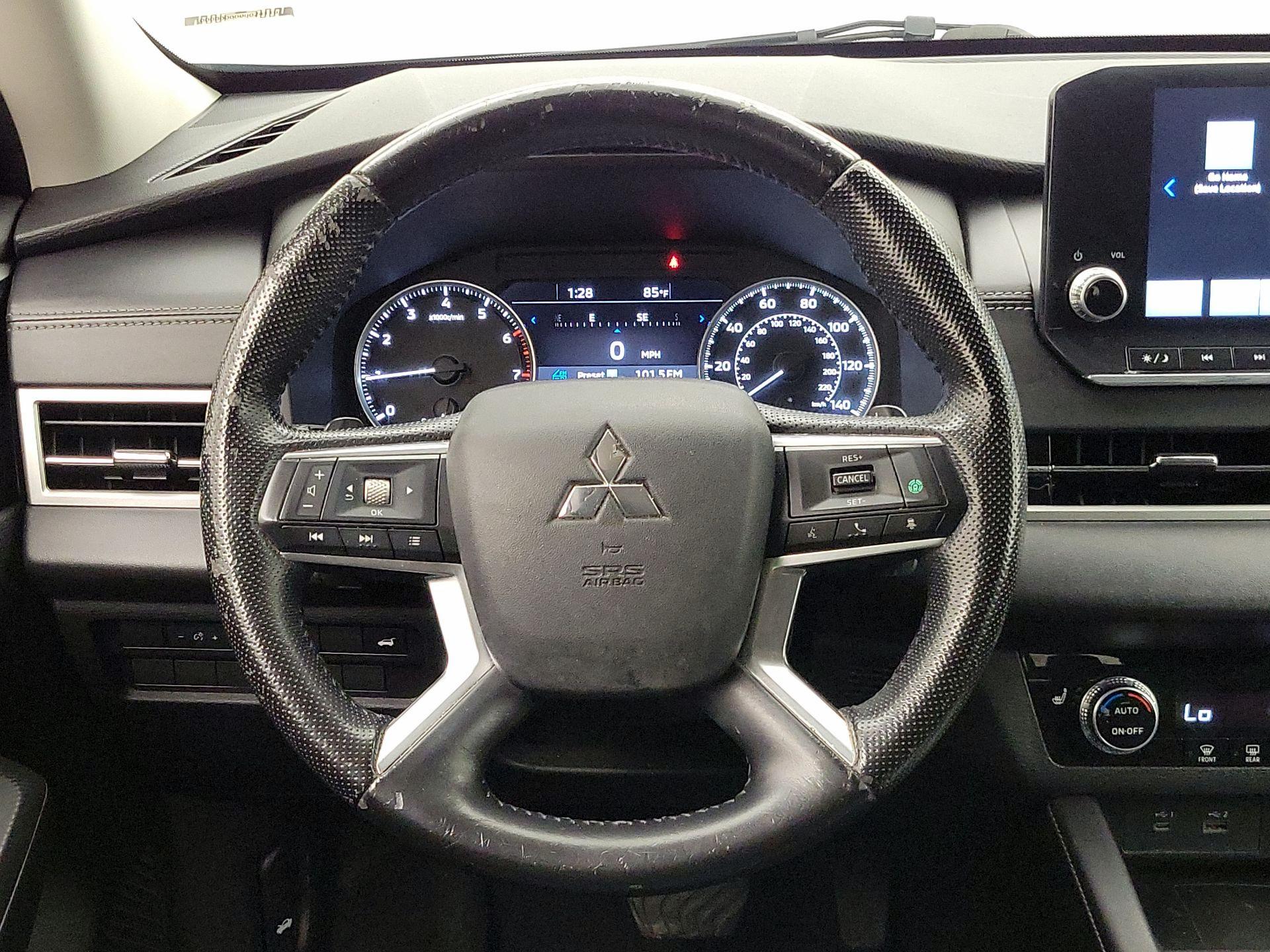 Thumbnail: 2022 Mitsubishi Outlander - 10