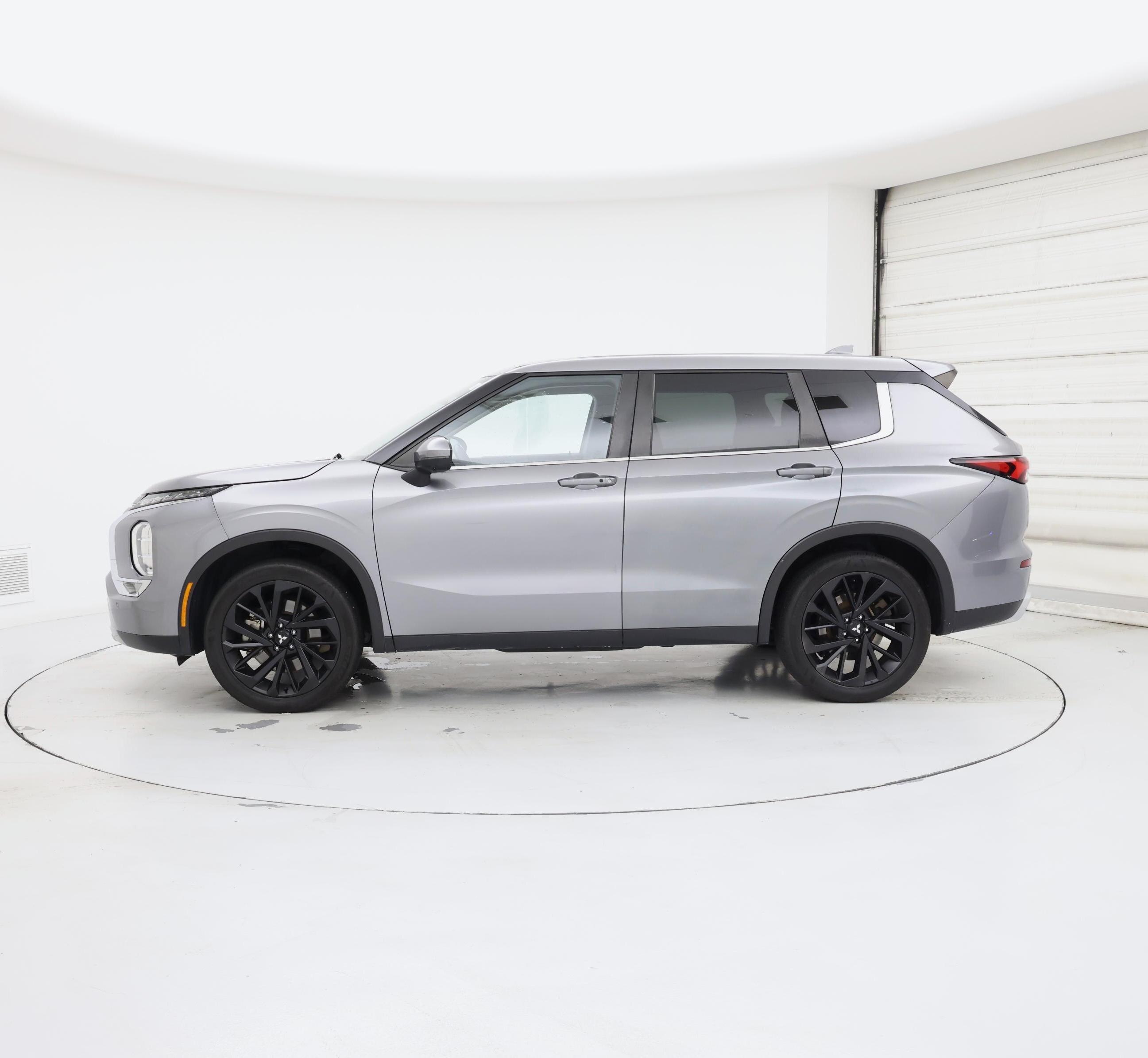 Thumbnail: 2022 Mitsubishi Outlander - 3