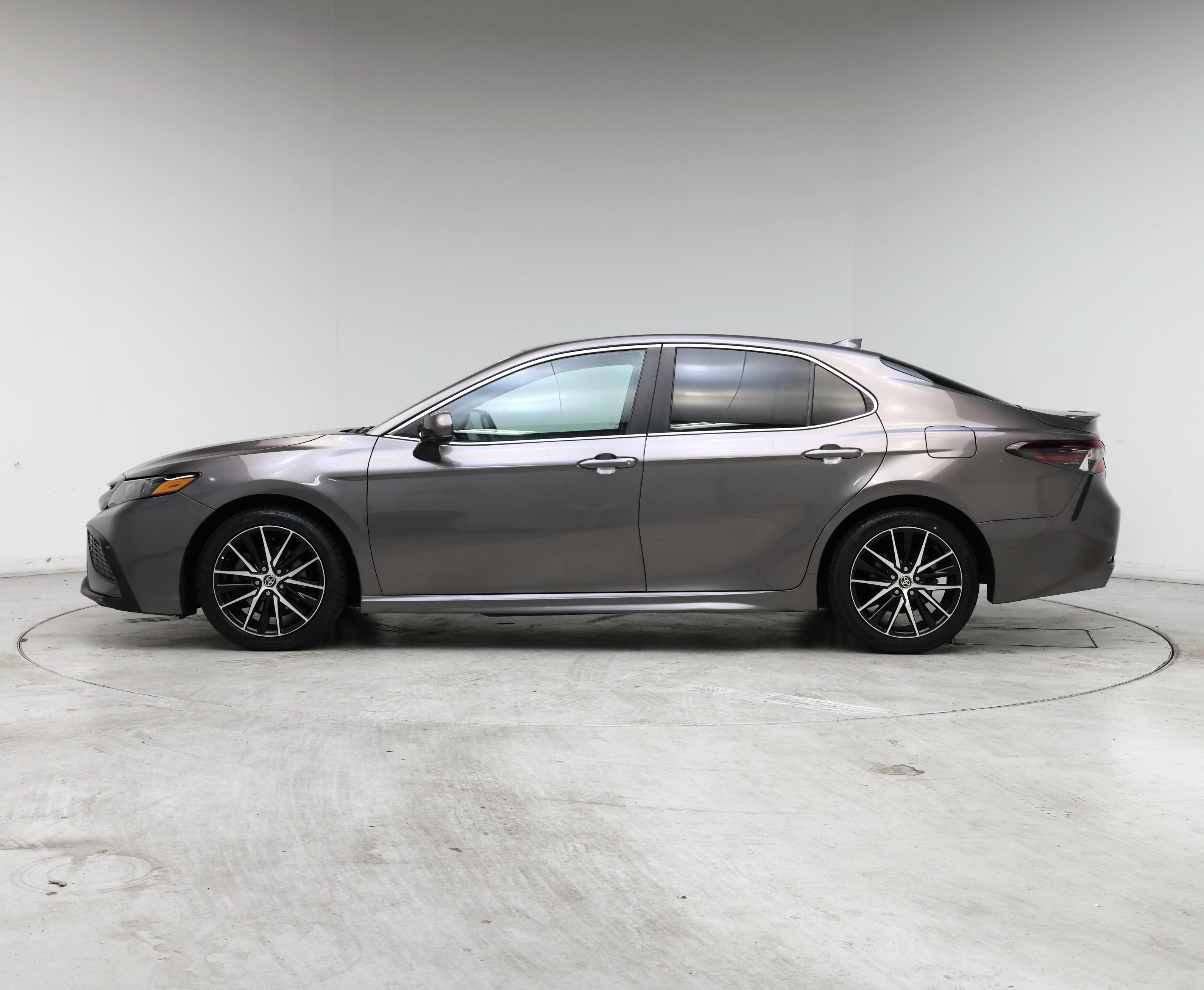 Thumbnail: 2021 Toyota Camry - 3