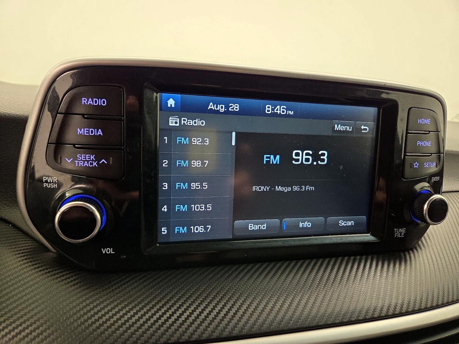2021 Hyundai Tucson SE - Photo 16