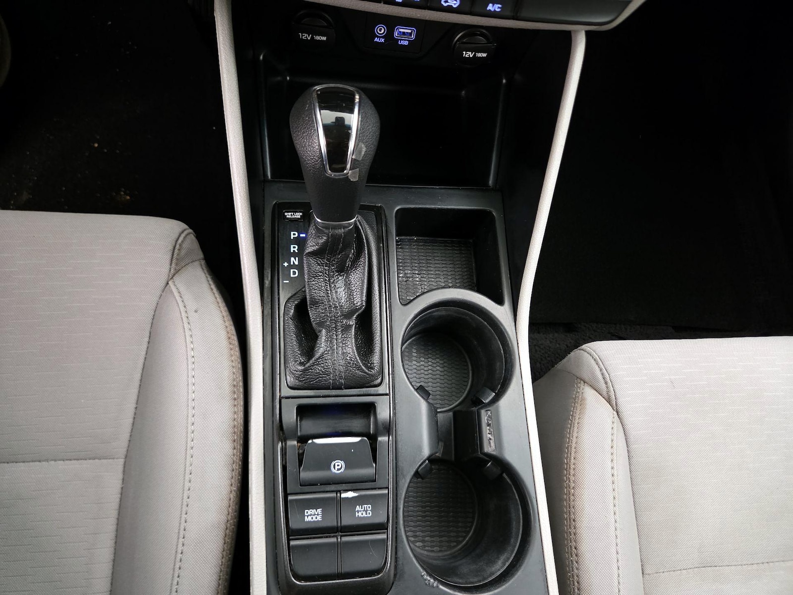 2021 Hyundai Tucson SE - Photo 18