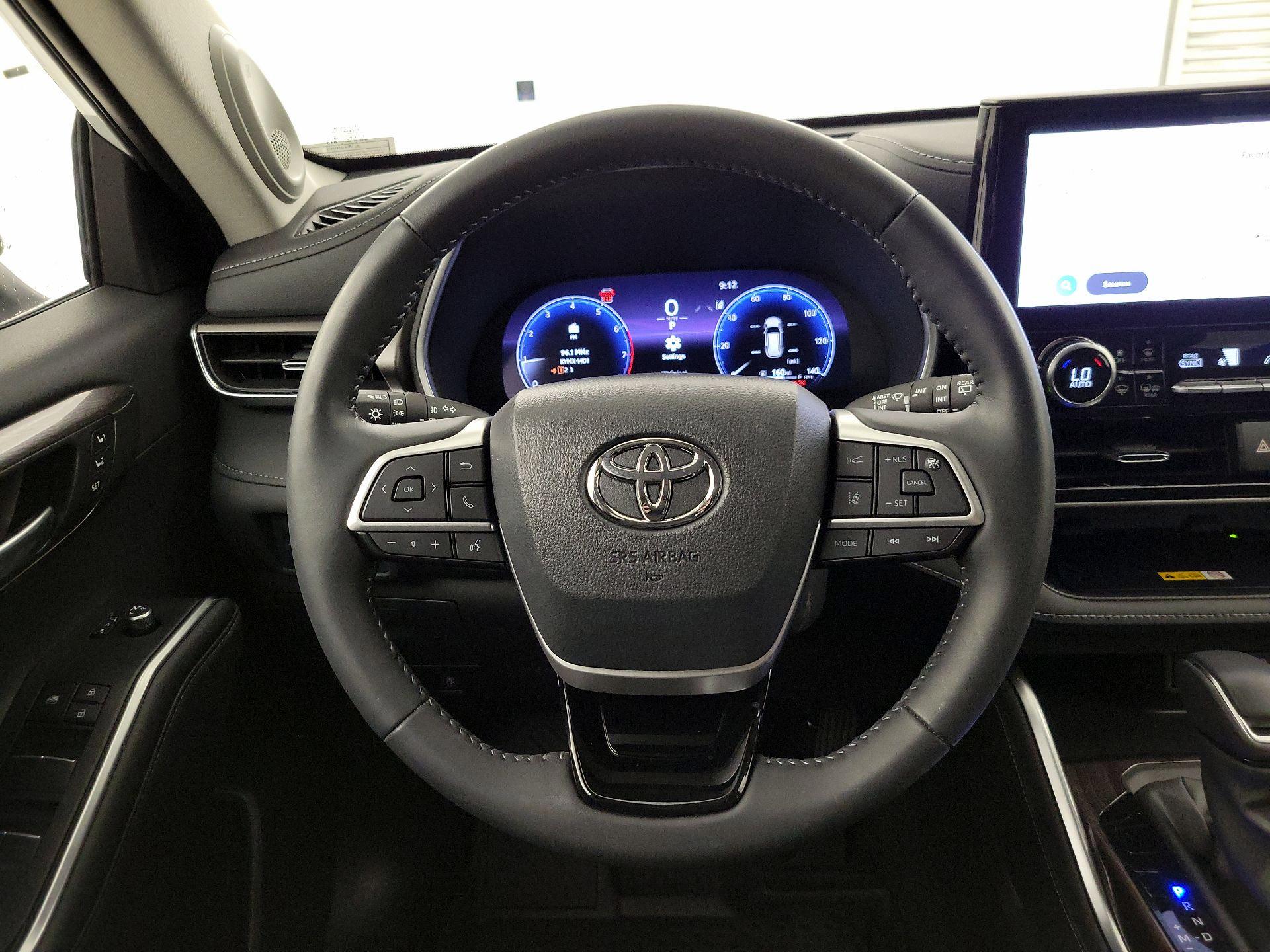 Thumbnail: 2024 Toyota Highlander - 10