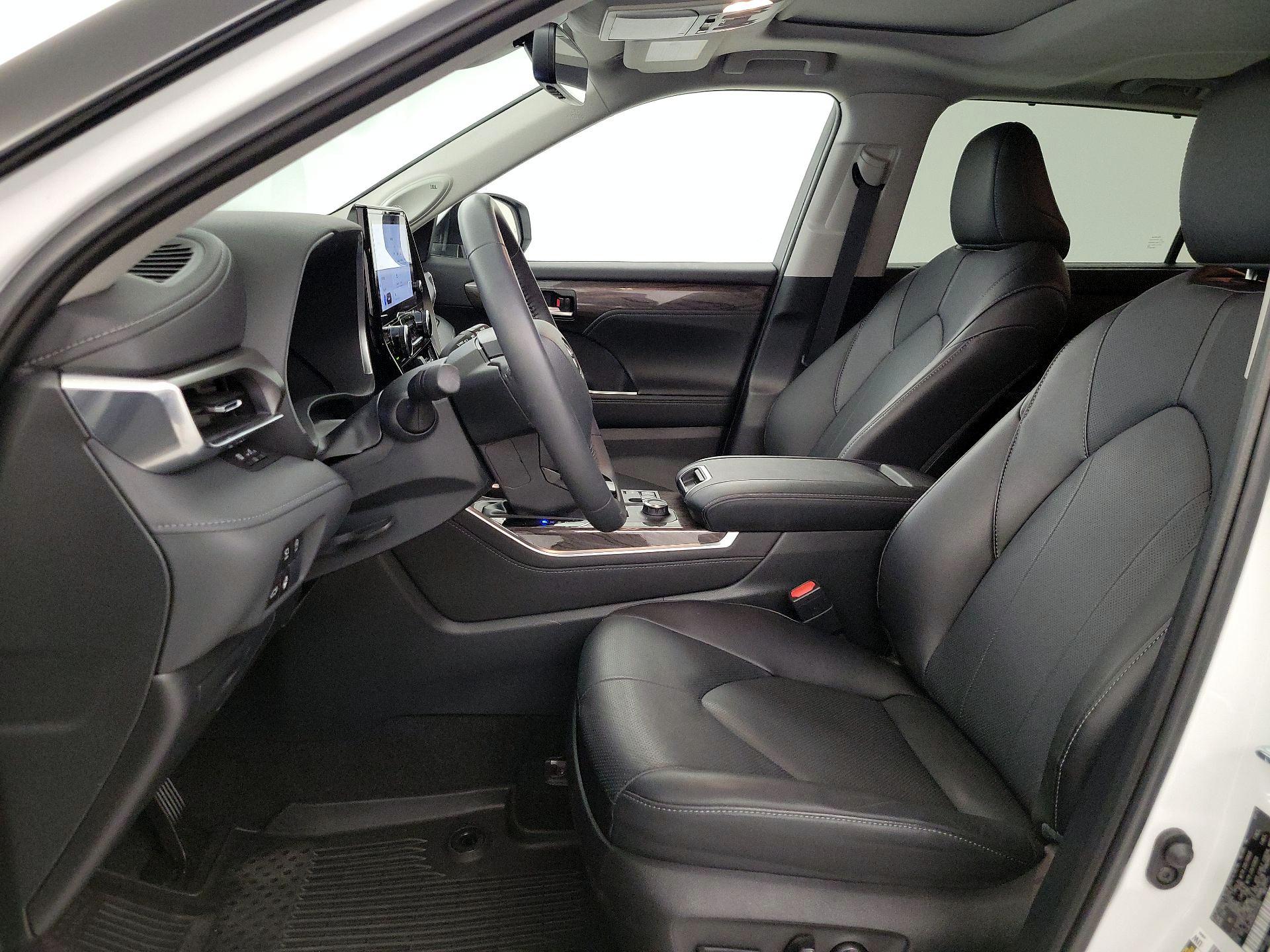 Thumbnail: 2024 Toyota Highlander - 11