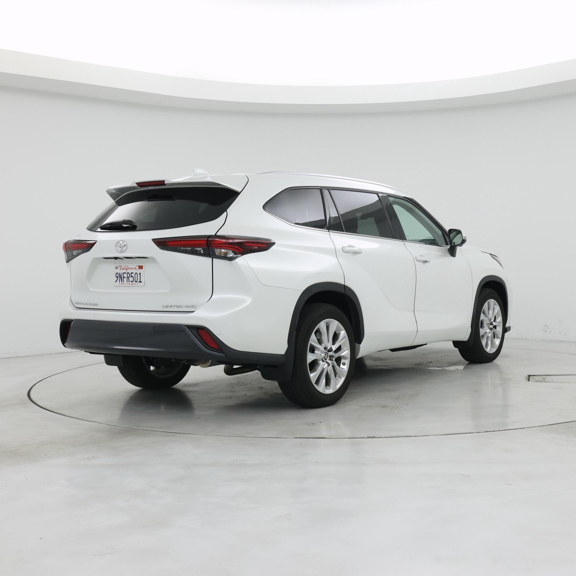 Thumbnail: 2024 Toyota Highlander - 8