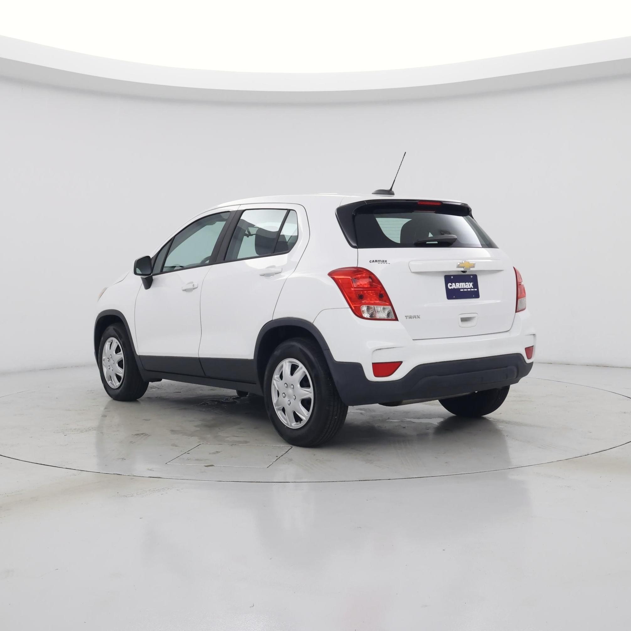 Thumbnail: 2017 Chevrolet Trax - 2