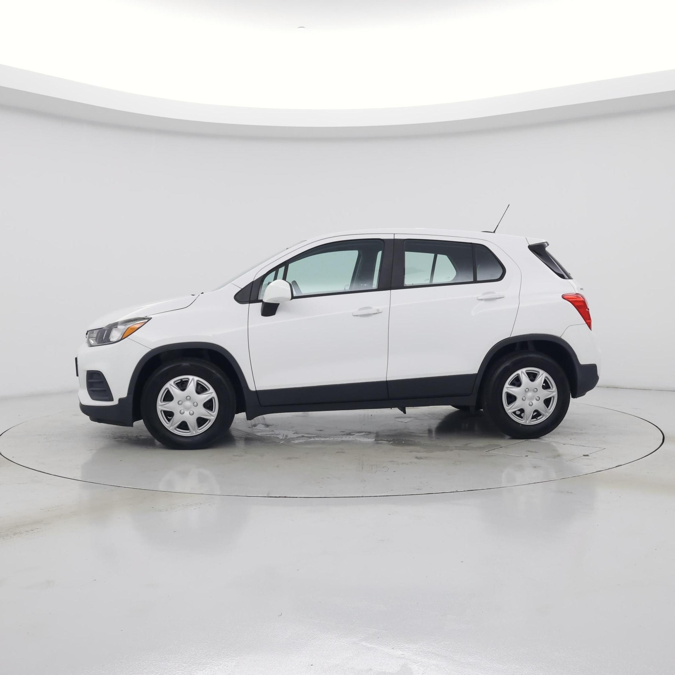 Thumbnail: 2017 Chevrolet Trax - 3