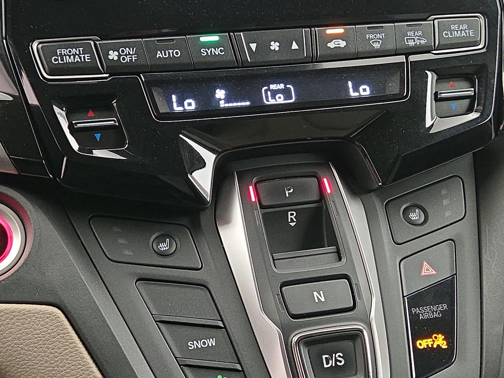 Thumbnail: 2018 Honda Odyssey - 16