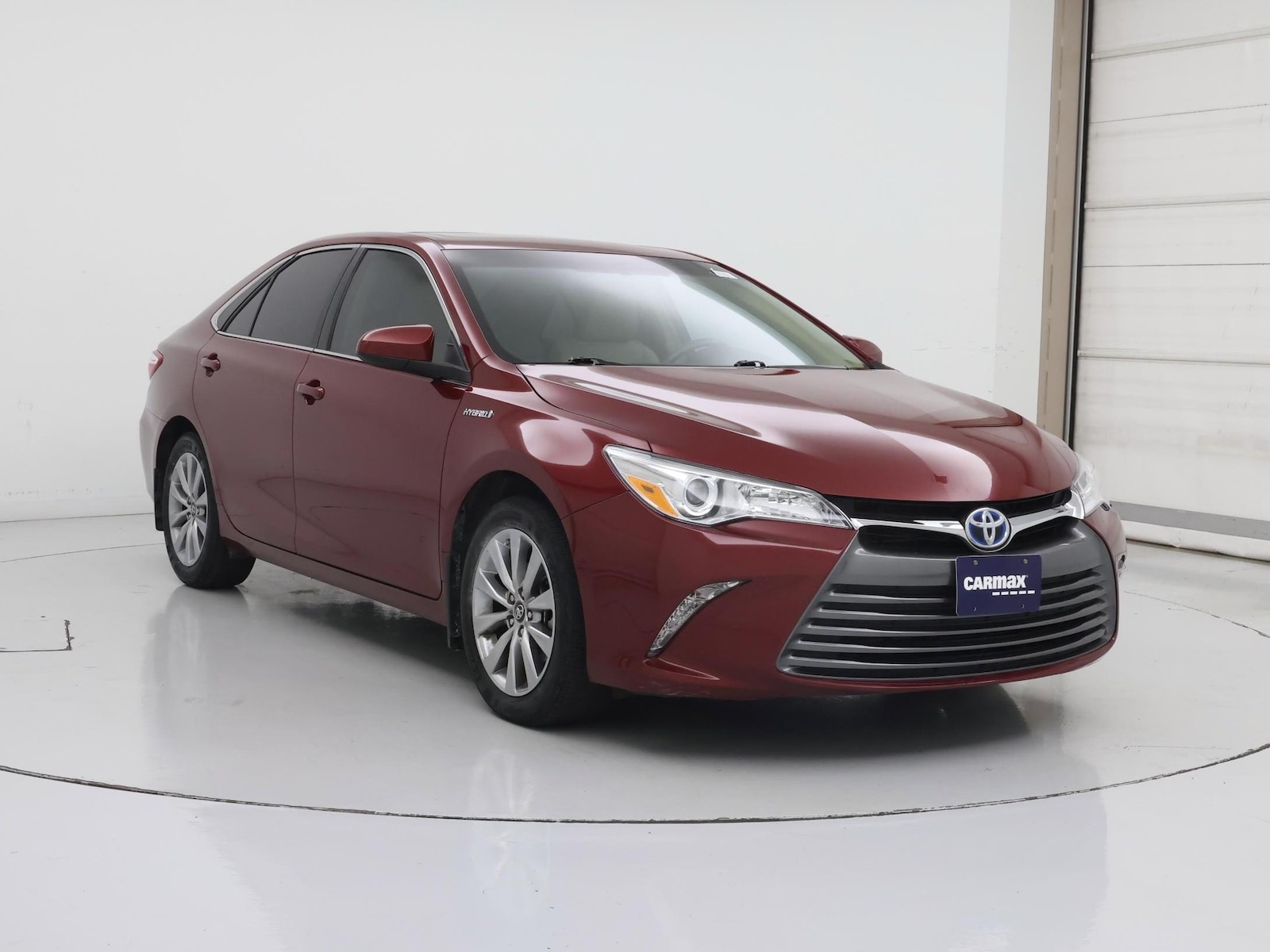 2017 Toyota Camry XLE Hybrid - Photo 2