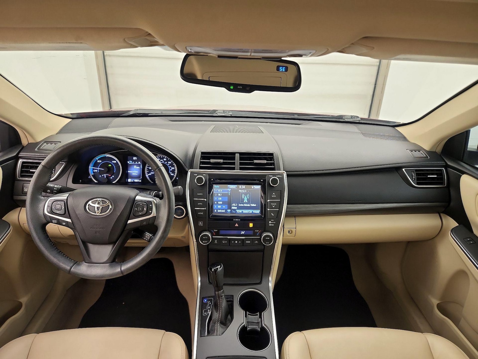 2017 Toyota Camry XLE Hybrid - Photo 10
