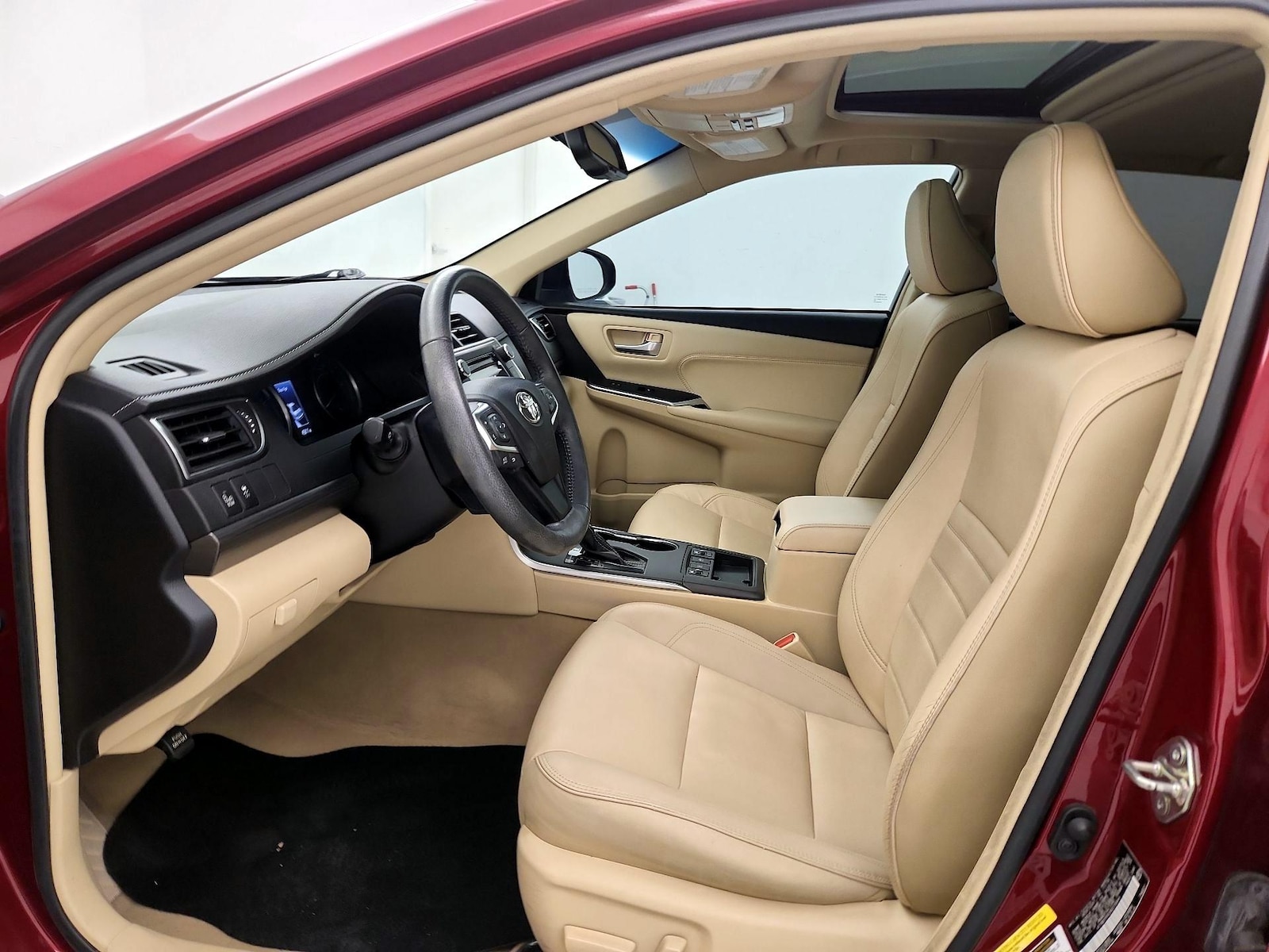 2017 Toyota Camry XLE Hybrid - Photo 12