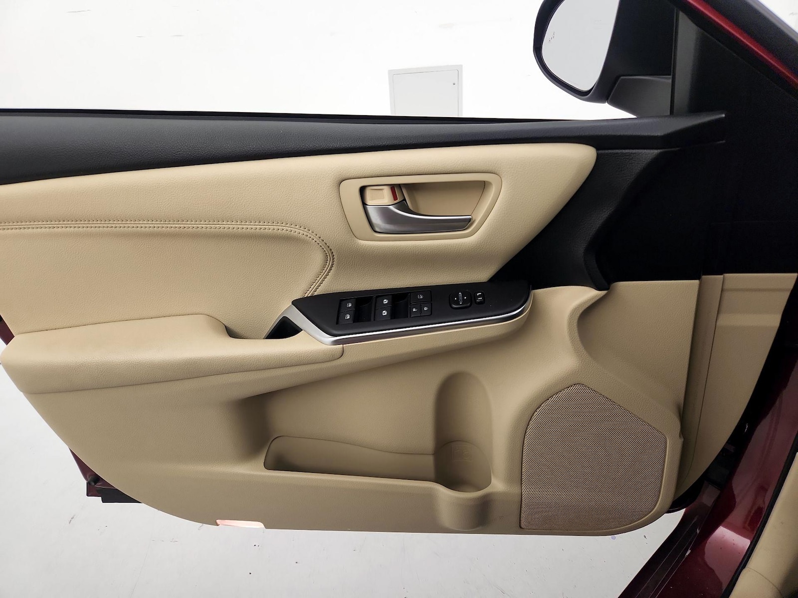 2017 Toyota Camry XLE Hybrid - Photo 13