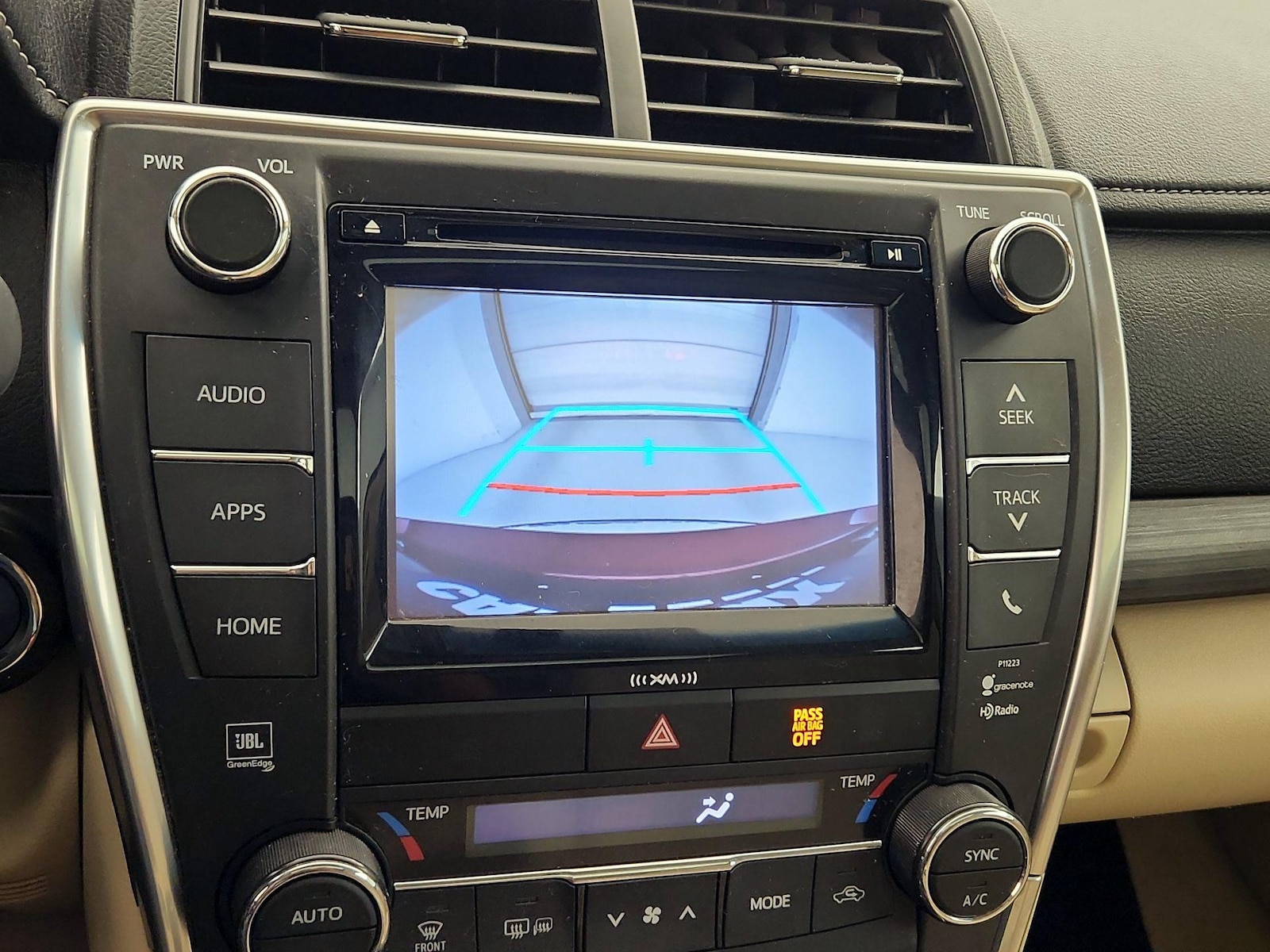 2017 Toyota Camry XLE Hybrid - Photo 15