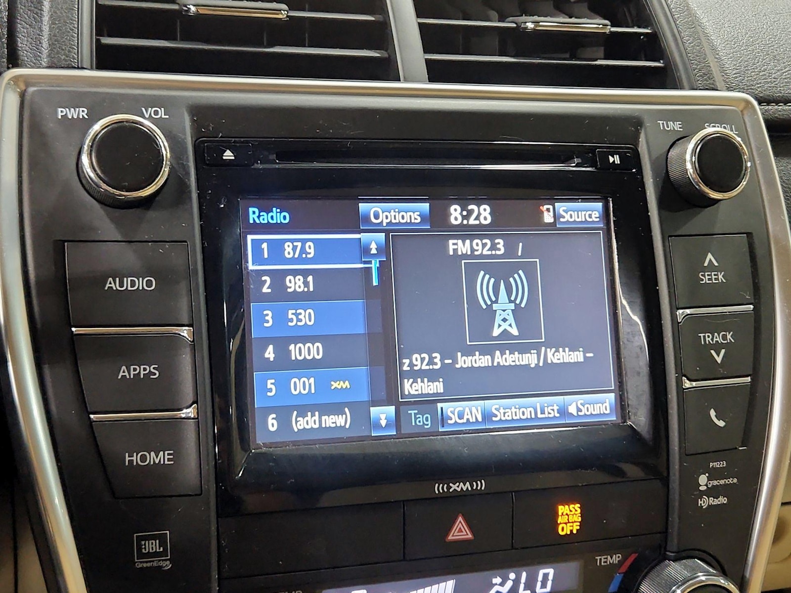 2017 Toyota Camry XLE Hybrid - Photo 16