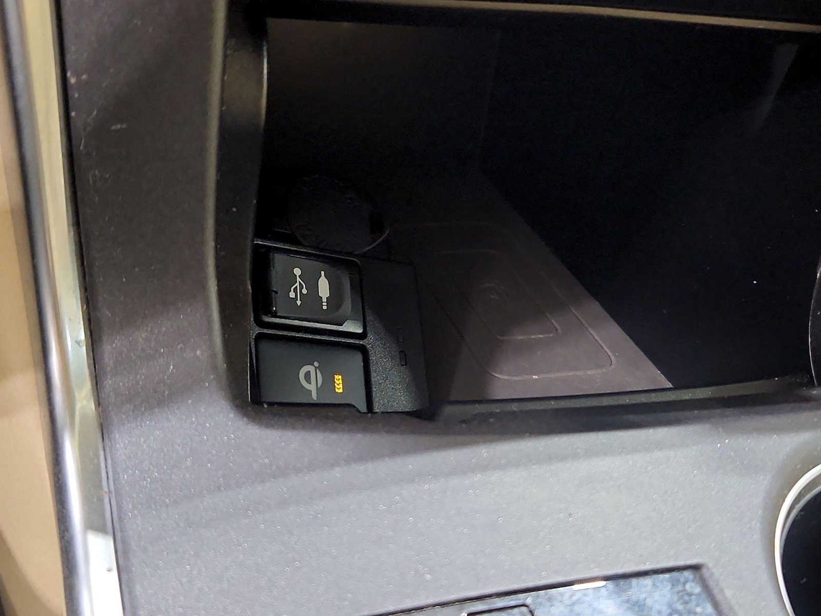 2017 Toyota Camry XLE Hybrid - Photo 19