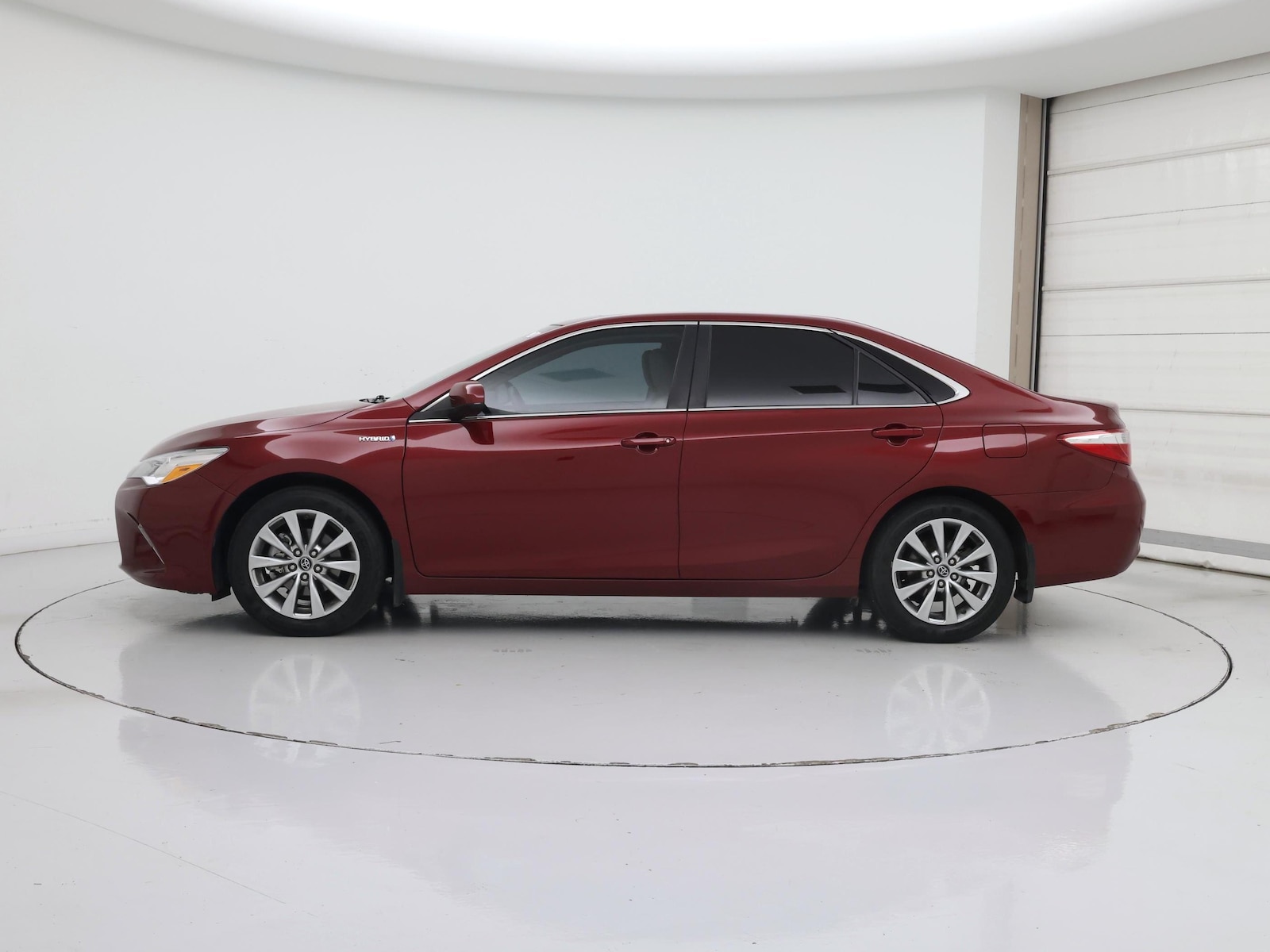 2017 Toyota Camry XLE Hybrid - Photo 4