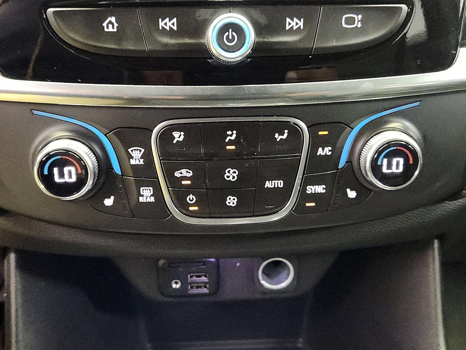 2023 Chevrolet Traverse RS - Photo 18
