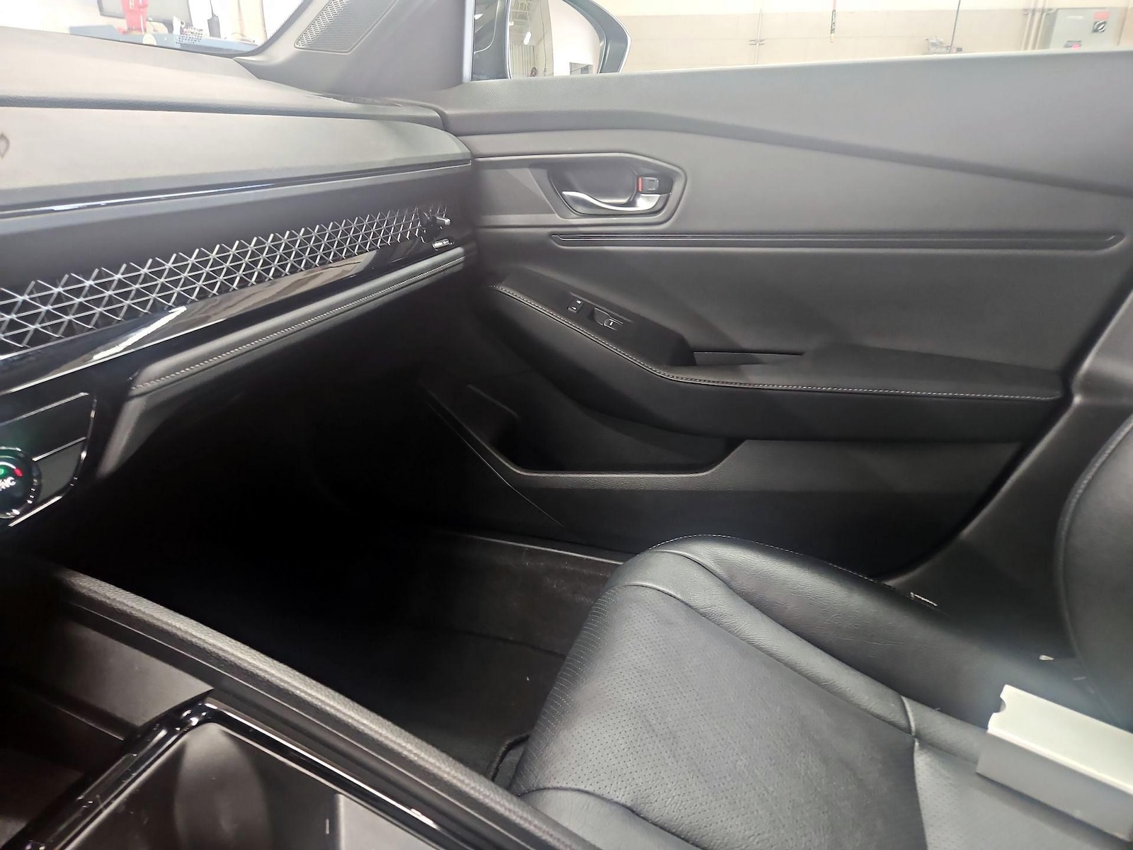 Power Seat(s) & Leather Seats