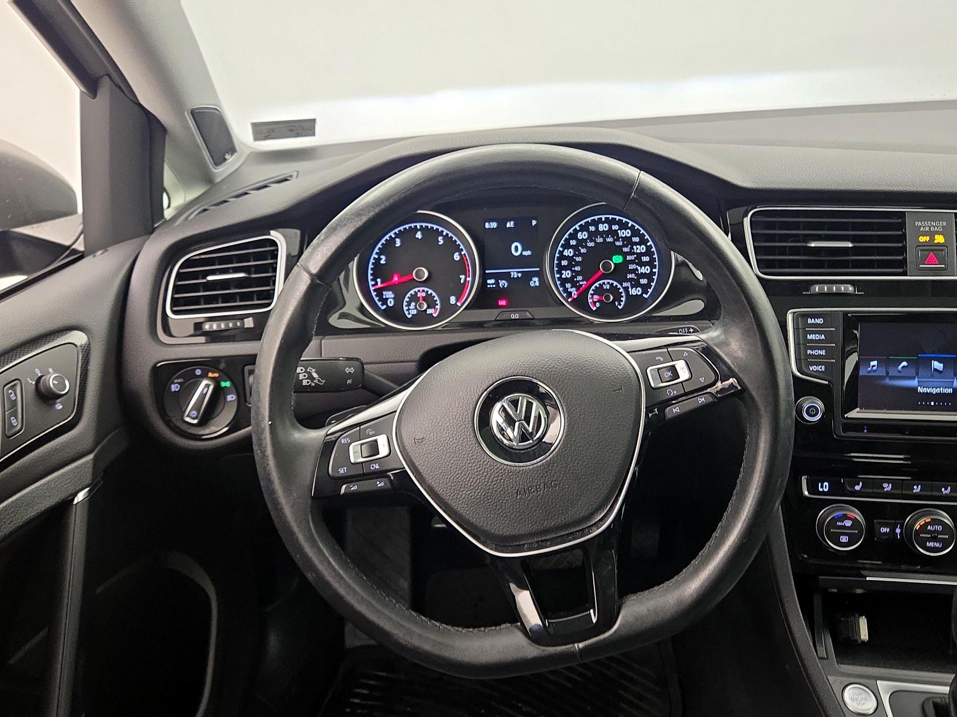 Thumbnail: 2015 Volkswagen Golf - 10