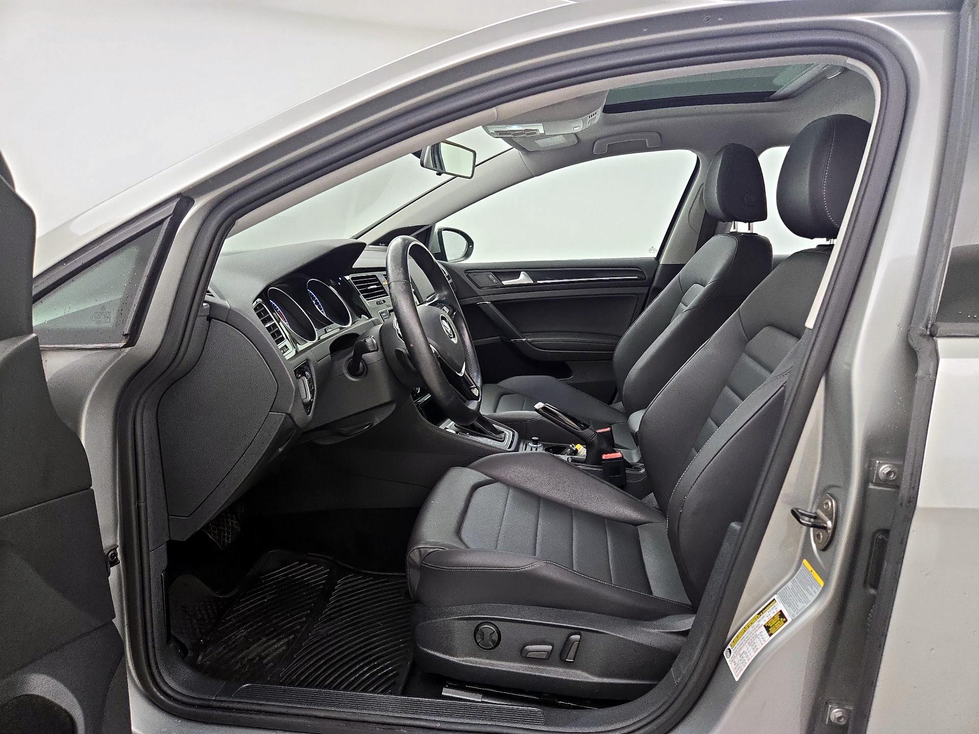 Thumbnail: 2015 Volkswagen Golf - 11