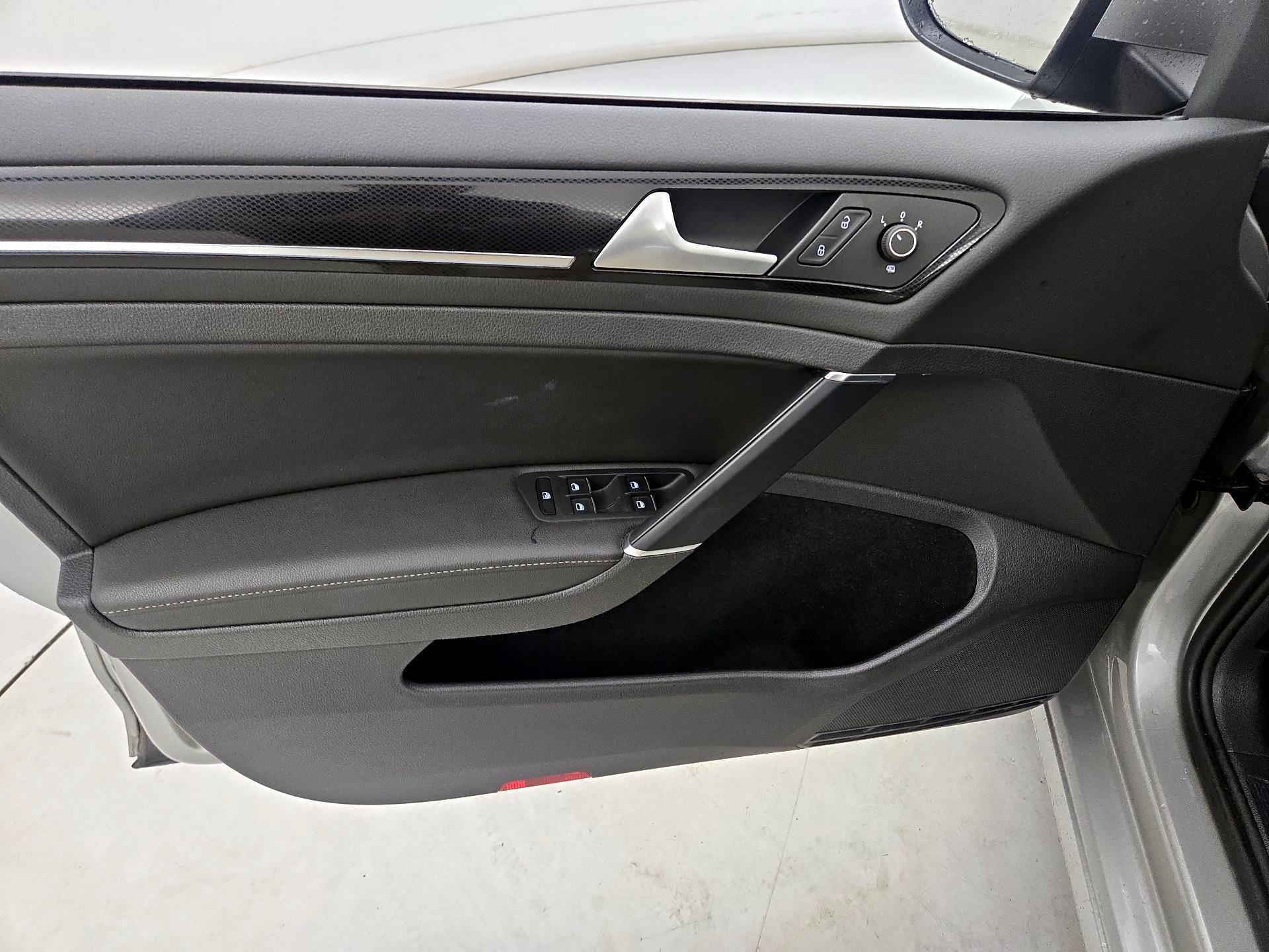 Thumbnail: 2015 Volkswagen Golf - 12