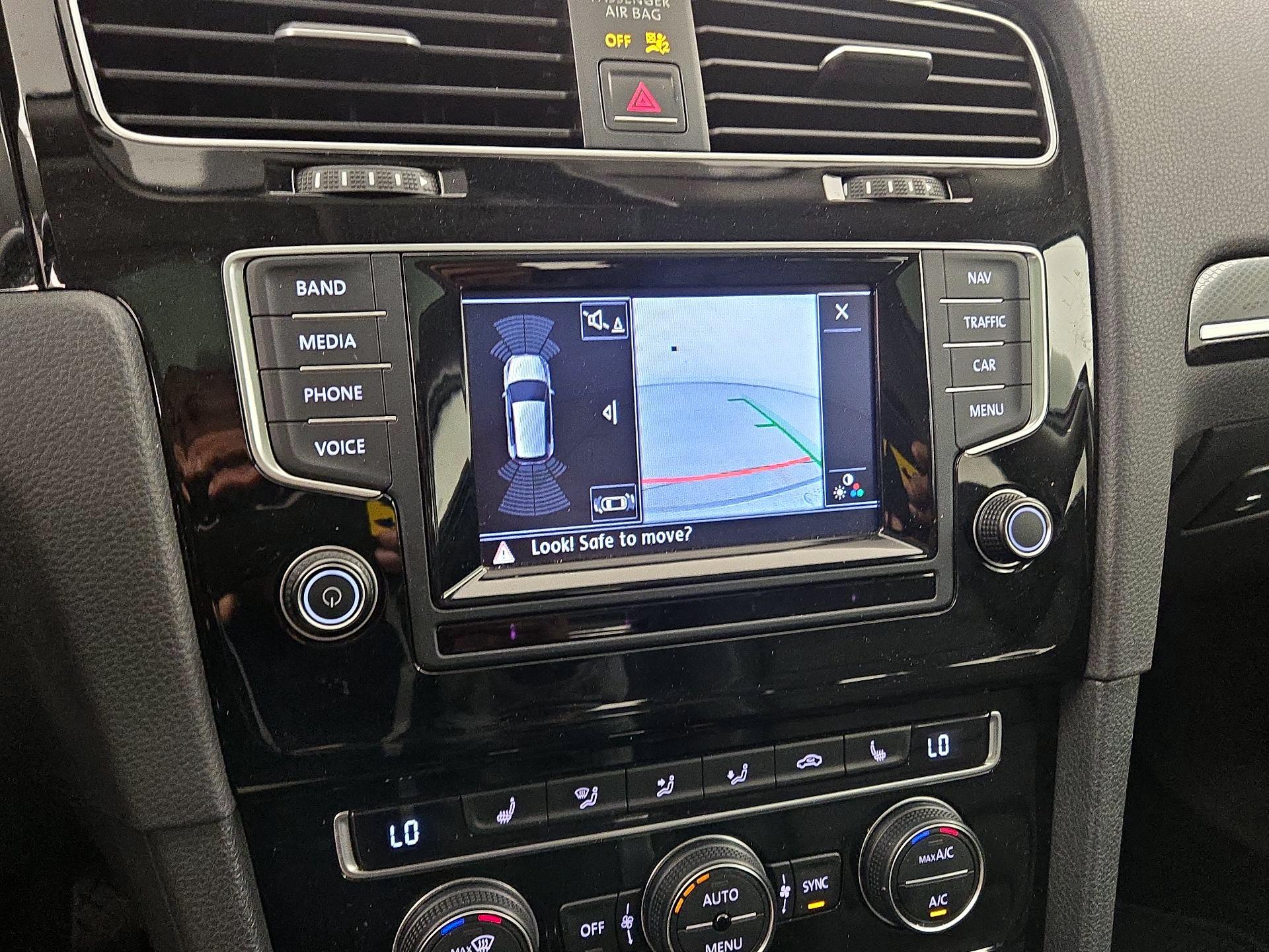 Thumbnail: 2015 Volkswagen Golf - 15