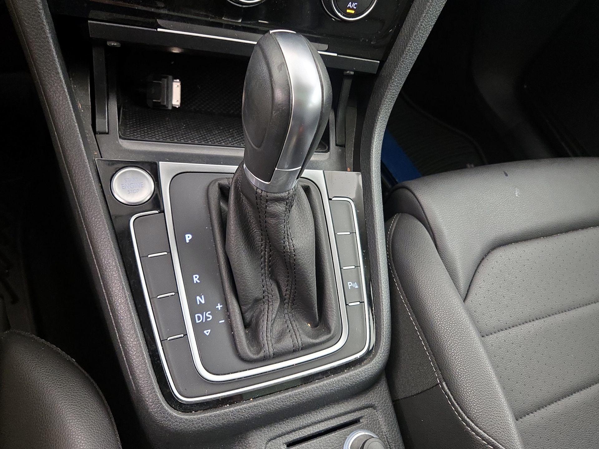 Thumbnail: 2015 Volkswagen Golf - 18