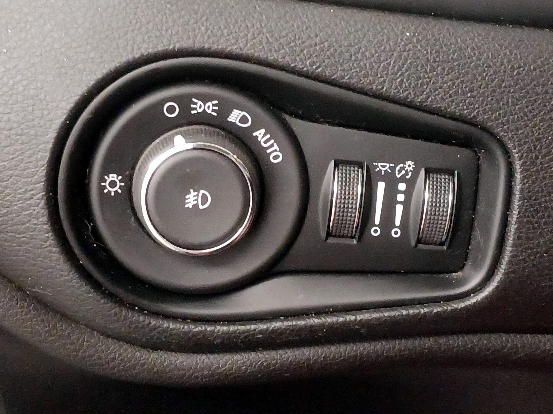 Thumbnail: 2018 Jeep Renegade - 13