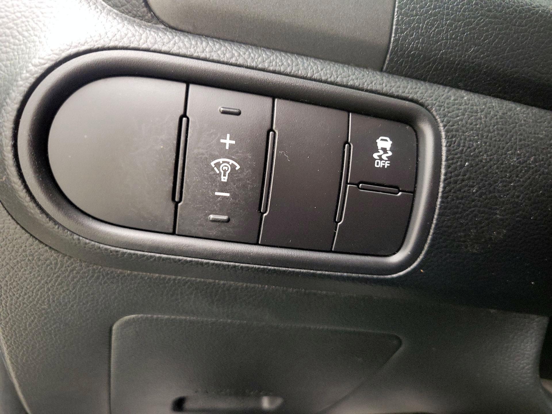 Thumbnail: 2017 Kia Forte - 13