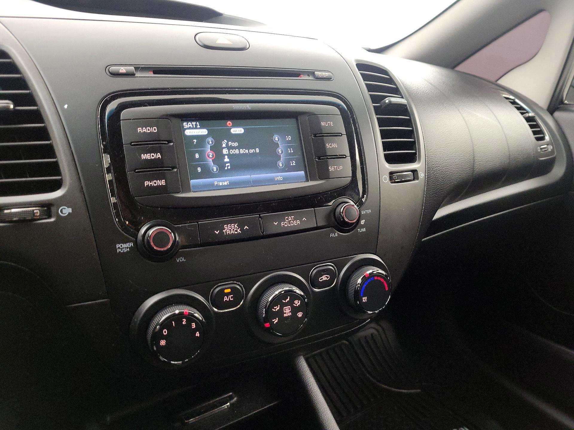 Thumbnail: 2017 Kia Forte - 15