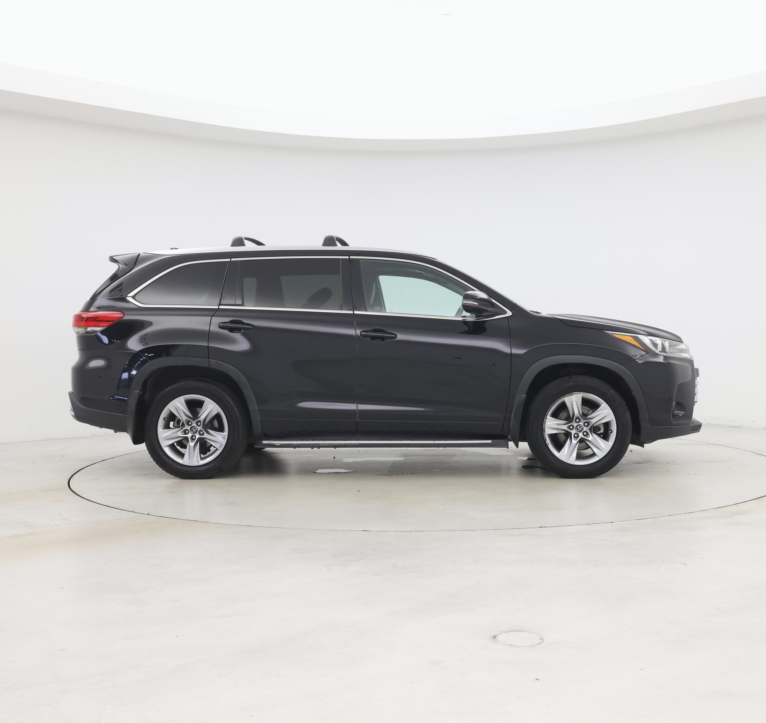 Thumbnail: 2017 Toyota Highlander - 7