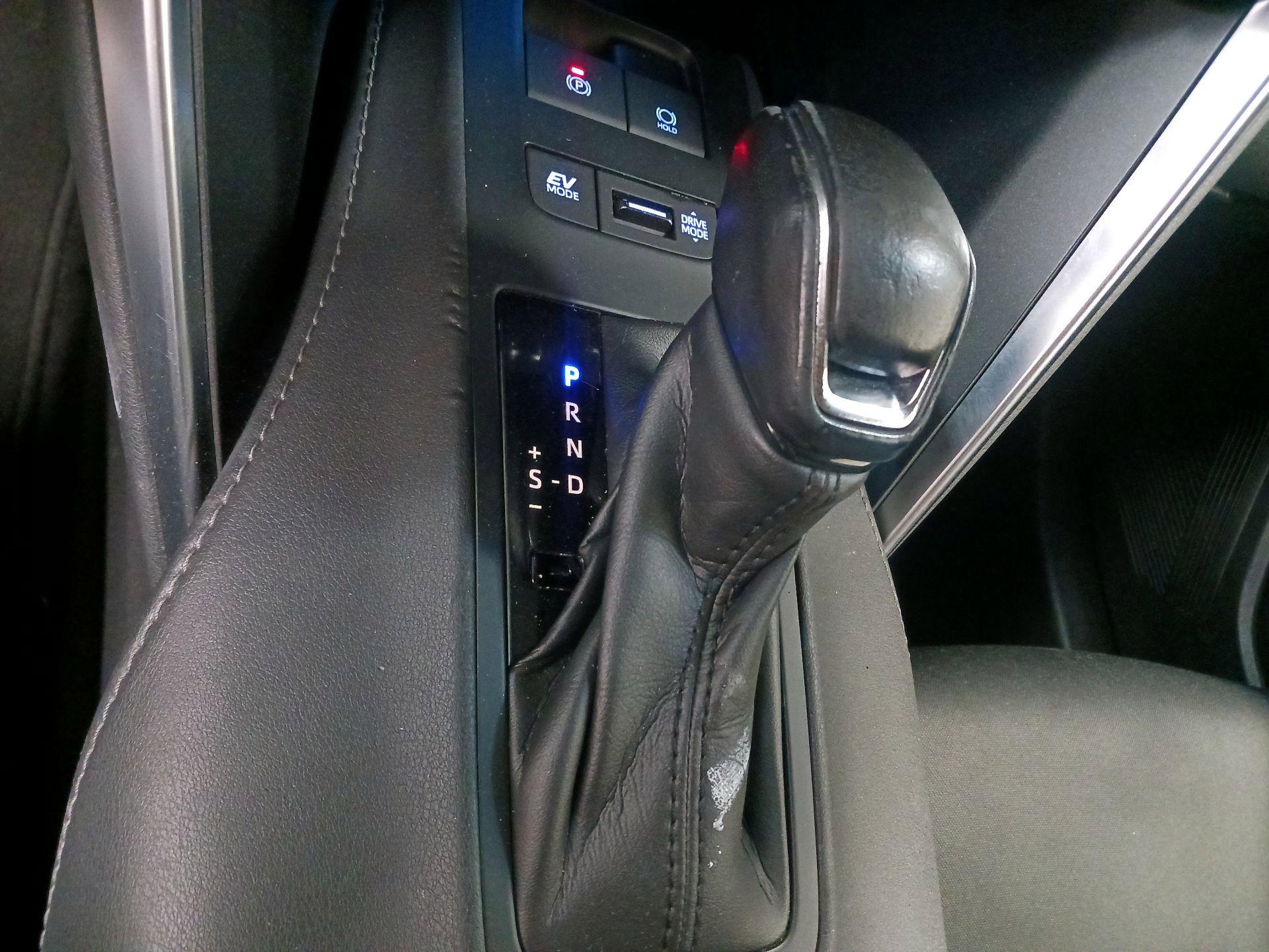 Thumbnail: 2021 Toyota Venza - 16
