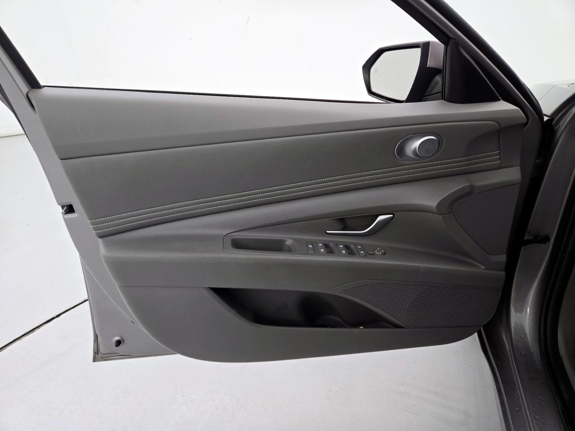 Thumbnail: 2022 Hyundai Elantra - 12