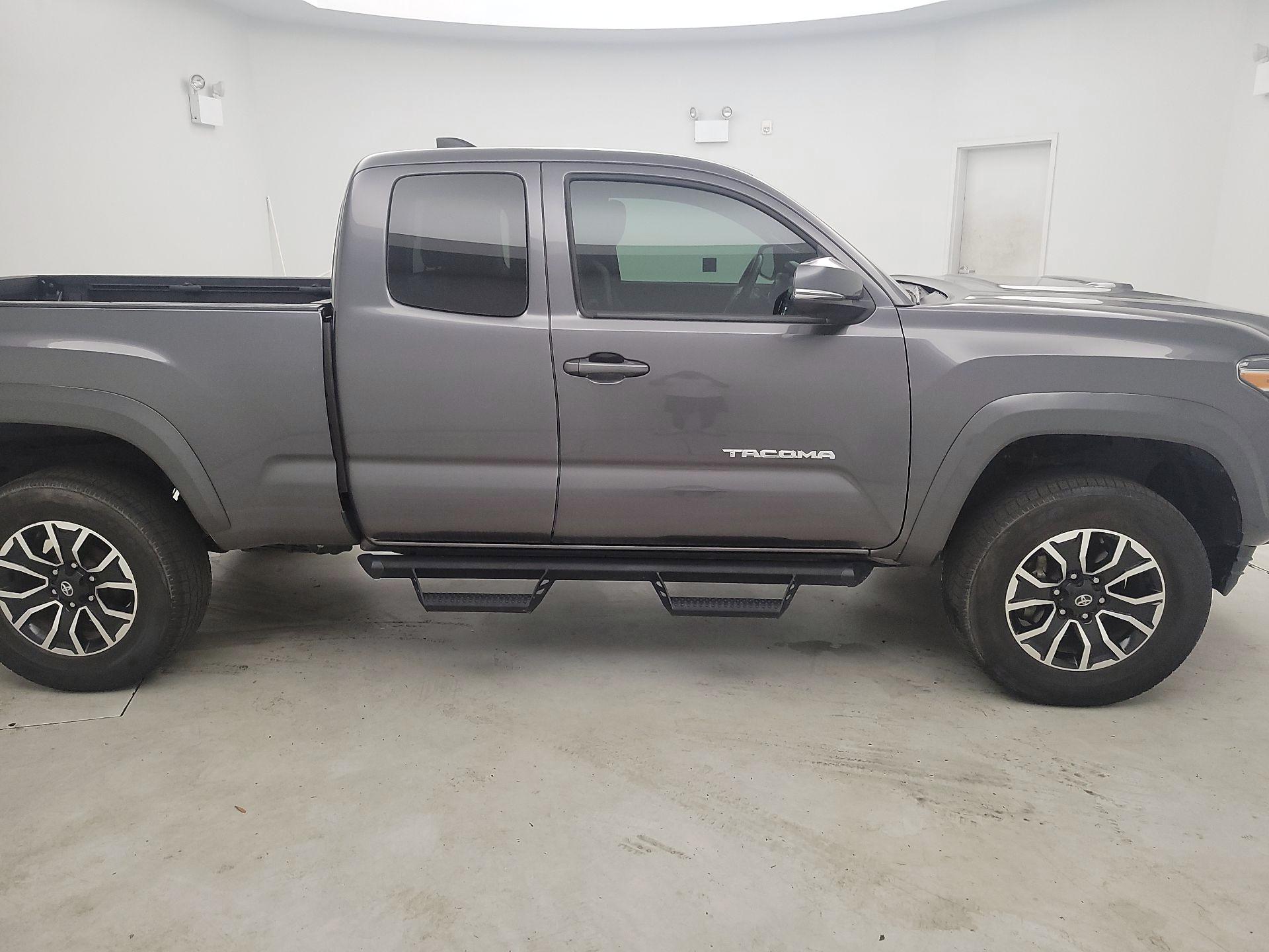 Thumbnail: 2022 Toyota Tacoma - 4