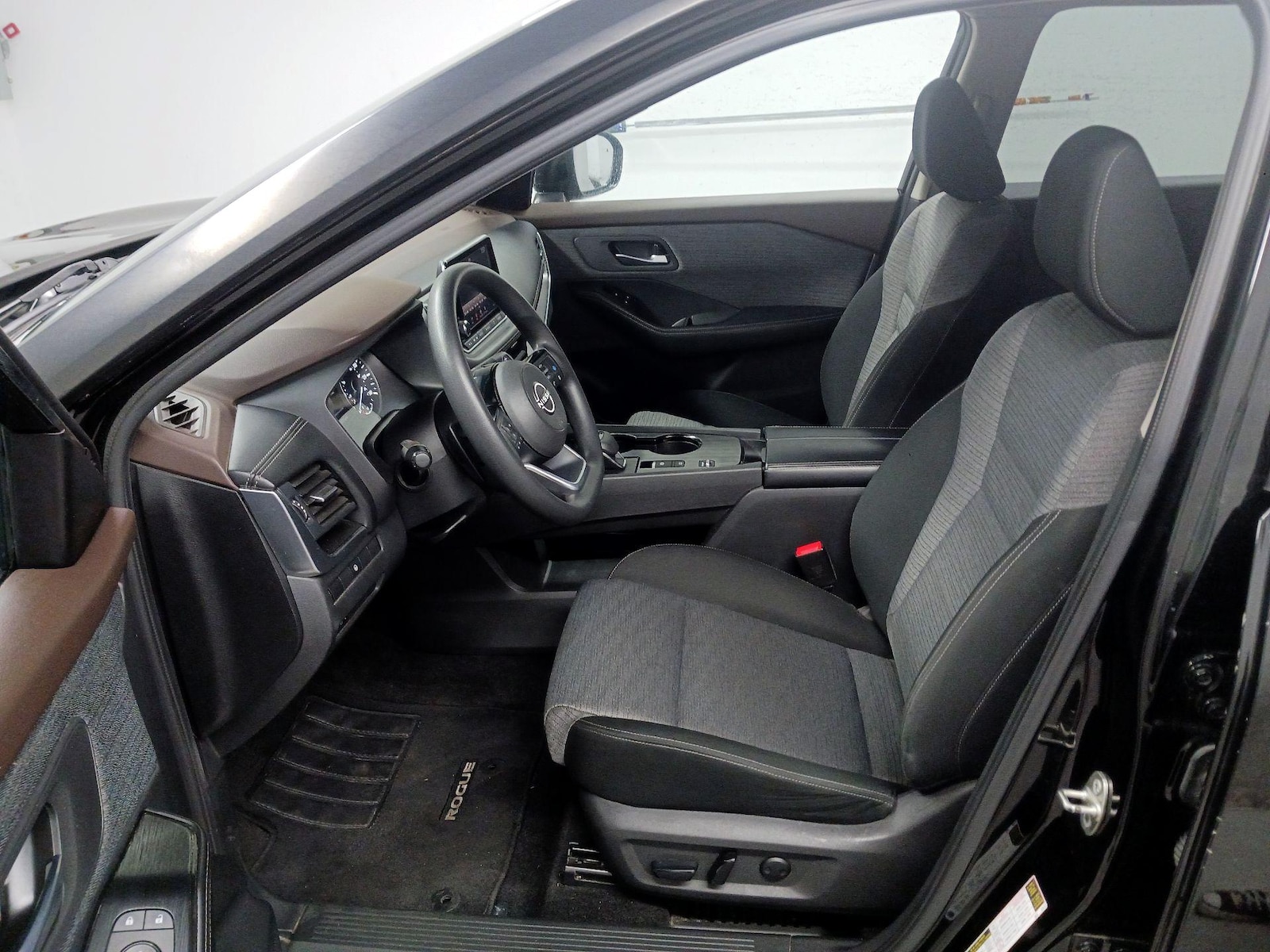 2023 Nissan Rogue SV - Photo 12