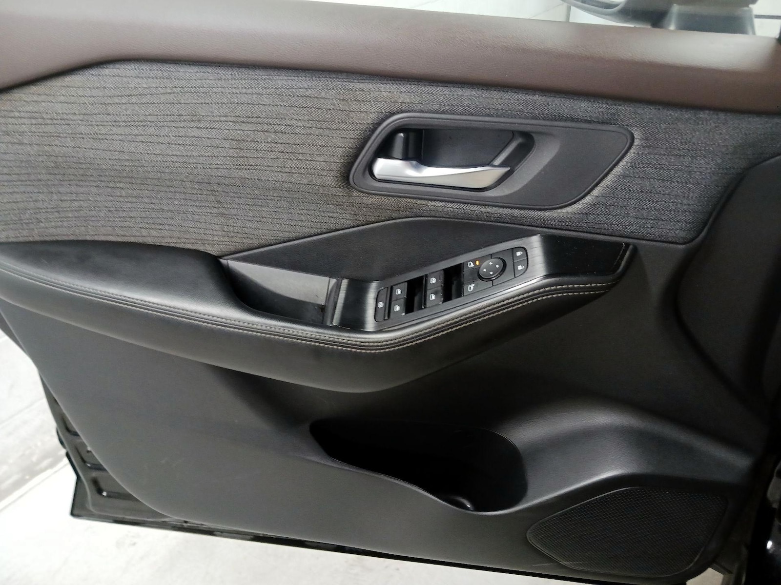 2023 Nissan Rogue SV - Photo 13