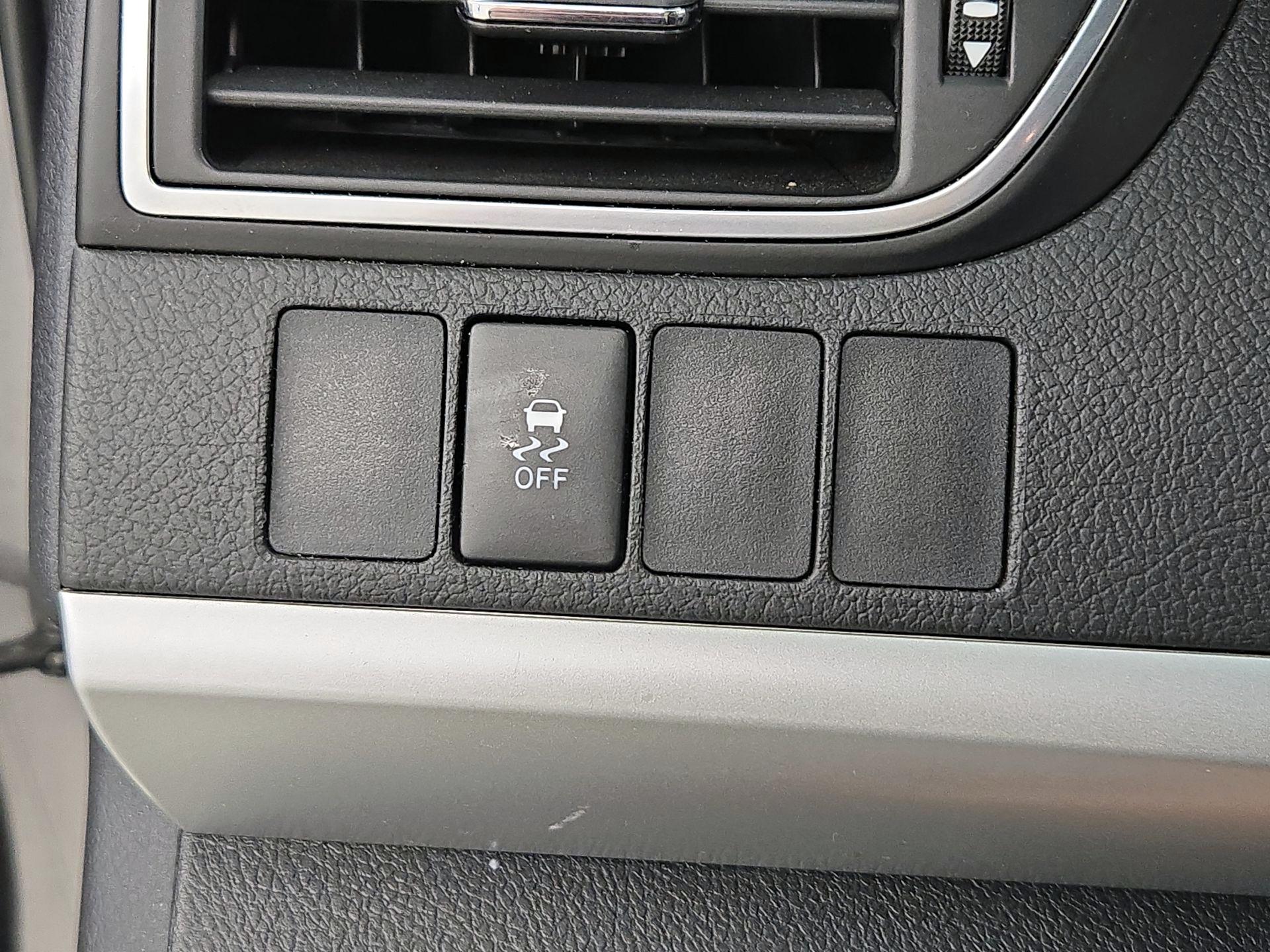 Thumbnail: 2016 Toyota Camry - 13