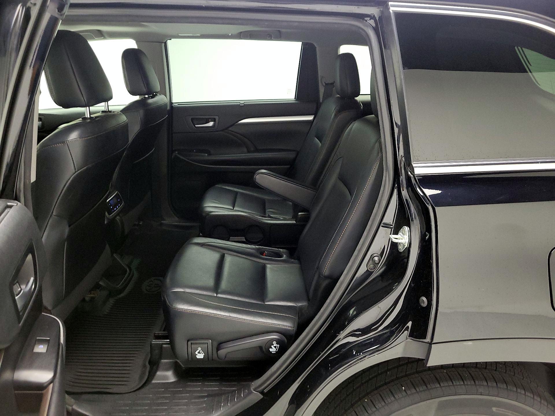 Thumbnail: 2018 Toyota Highlander - 17